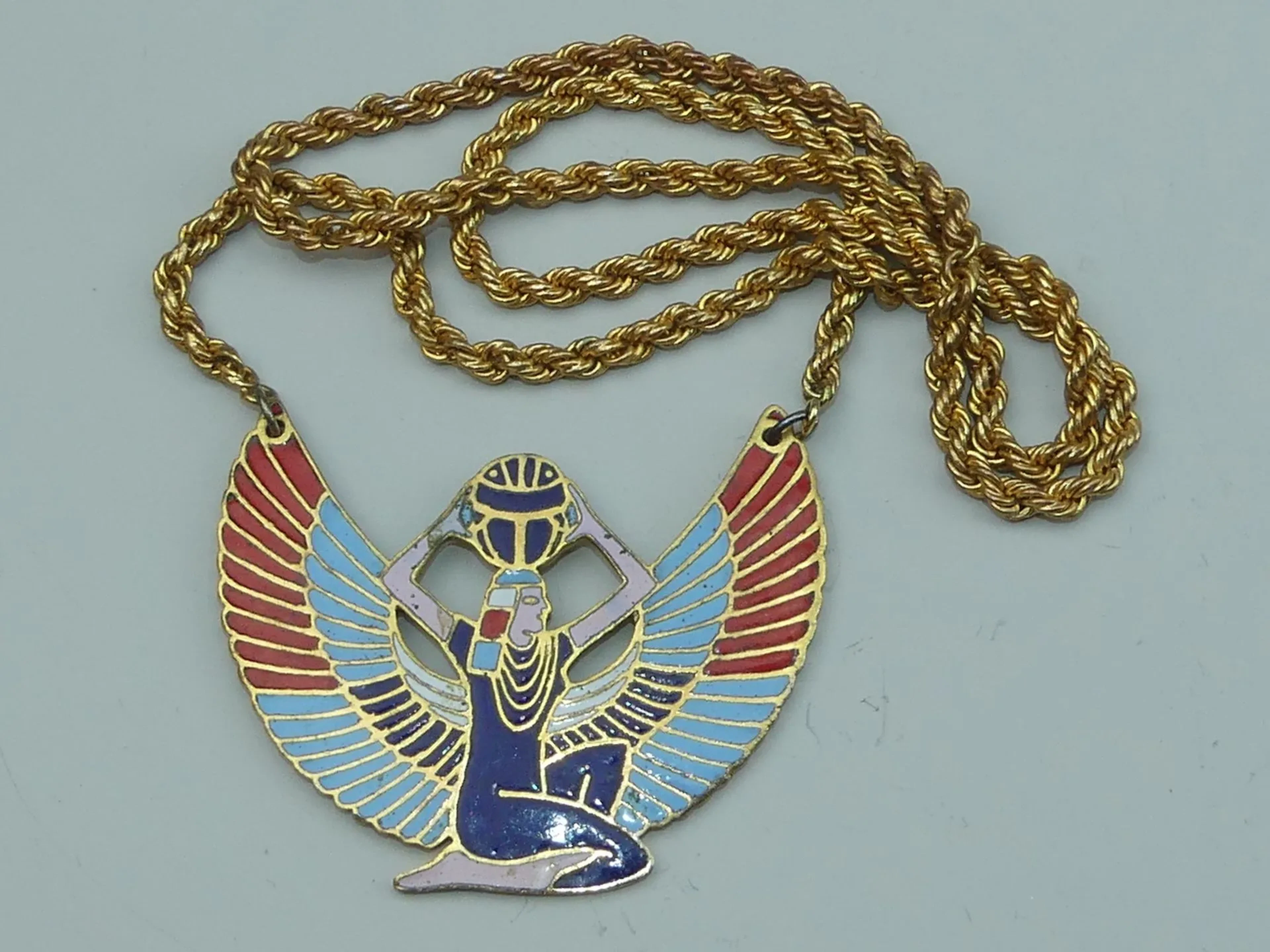 EGYPTOMANIA. Sautoir vintage de style Egyptomania retenant u - Lot 410