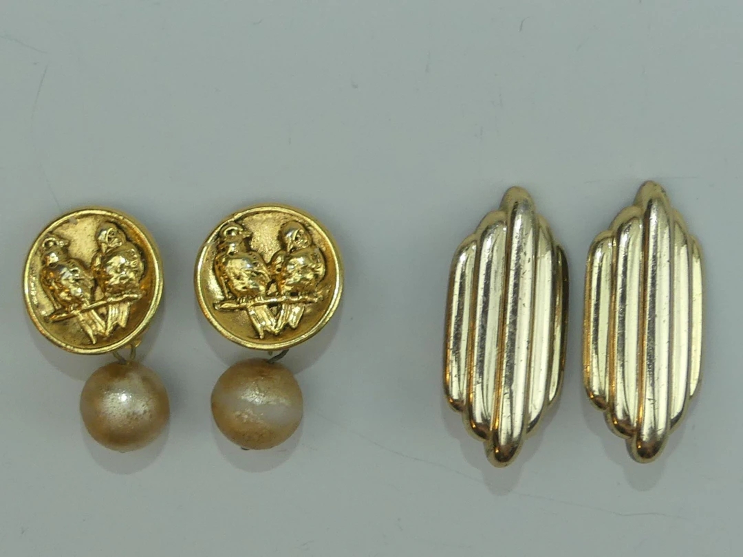 Sonia RIKIEL – Pierre BALMAIN. Paire de boucles d'oreilles à - Lot 391