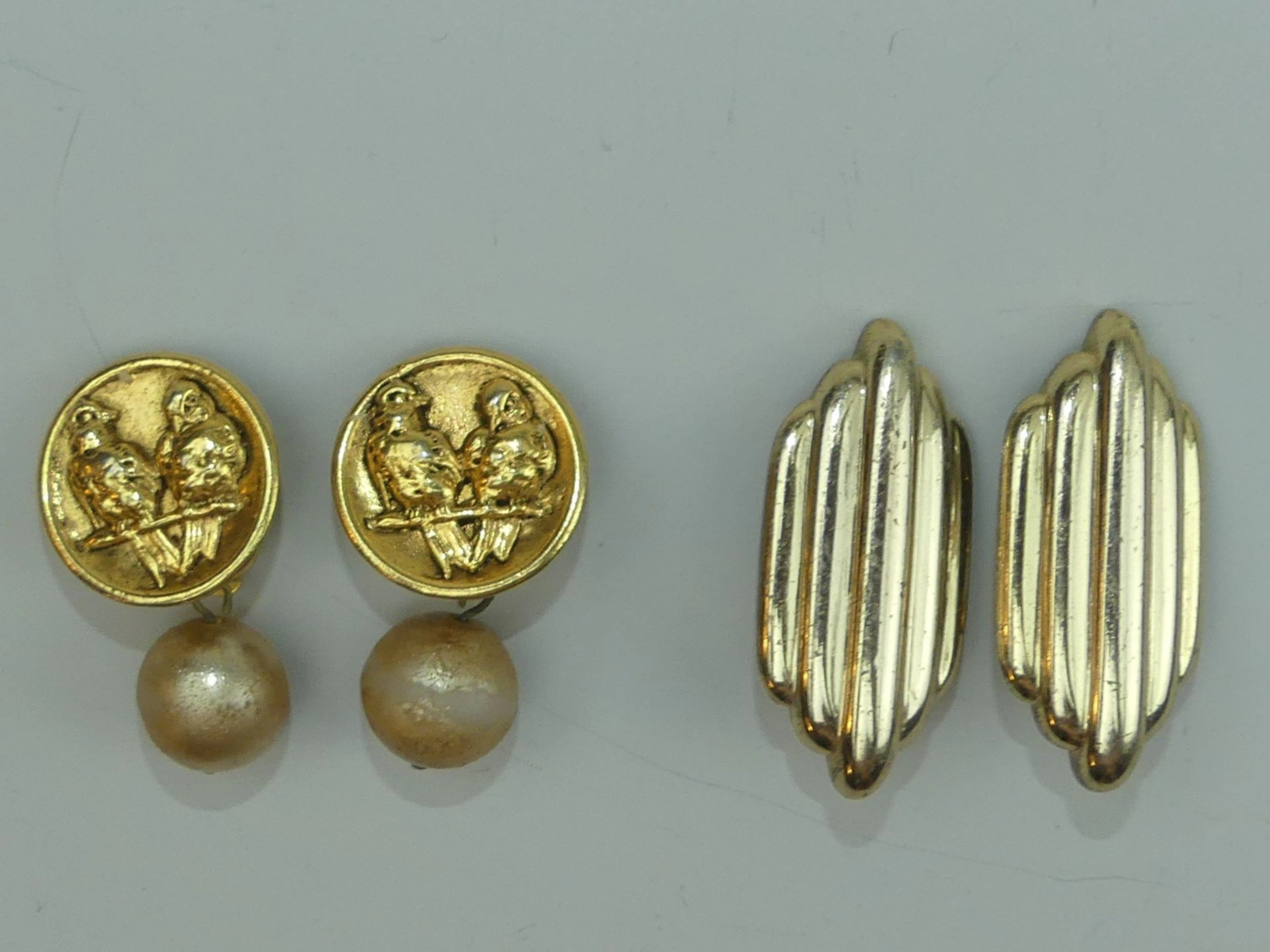Sonia RIKIEL – Pierre BALMAIN. Paire de boucles d'oreilles à - Lot 391