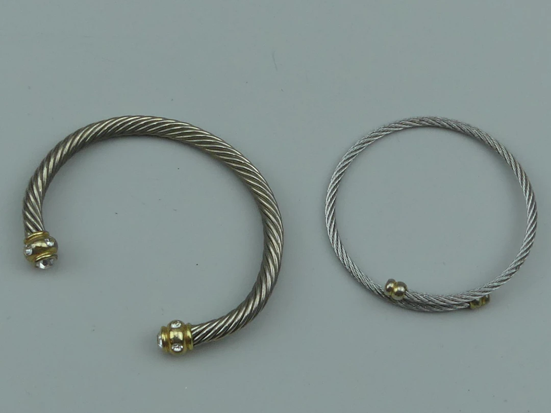 FRED (dans le goût de). 2 bracelets câble torsadés en métal - Lot 407