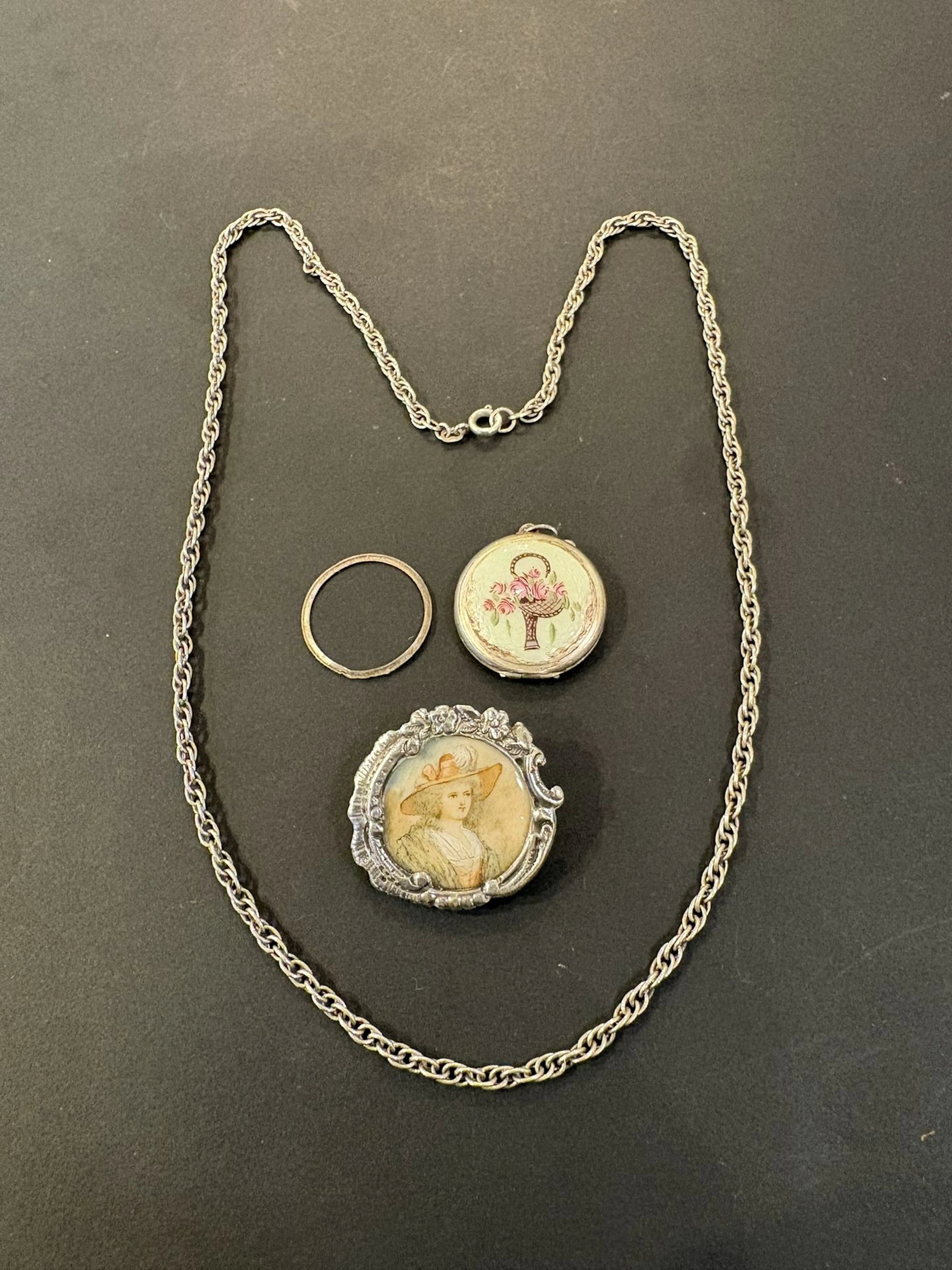 Chaîne, broche et pendentif en argent min. 800°/°°, émail et - Lot 216