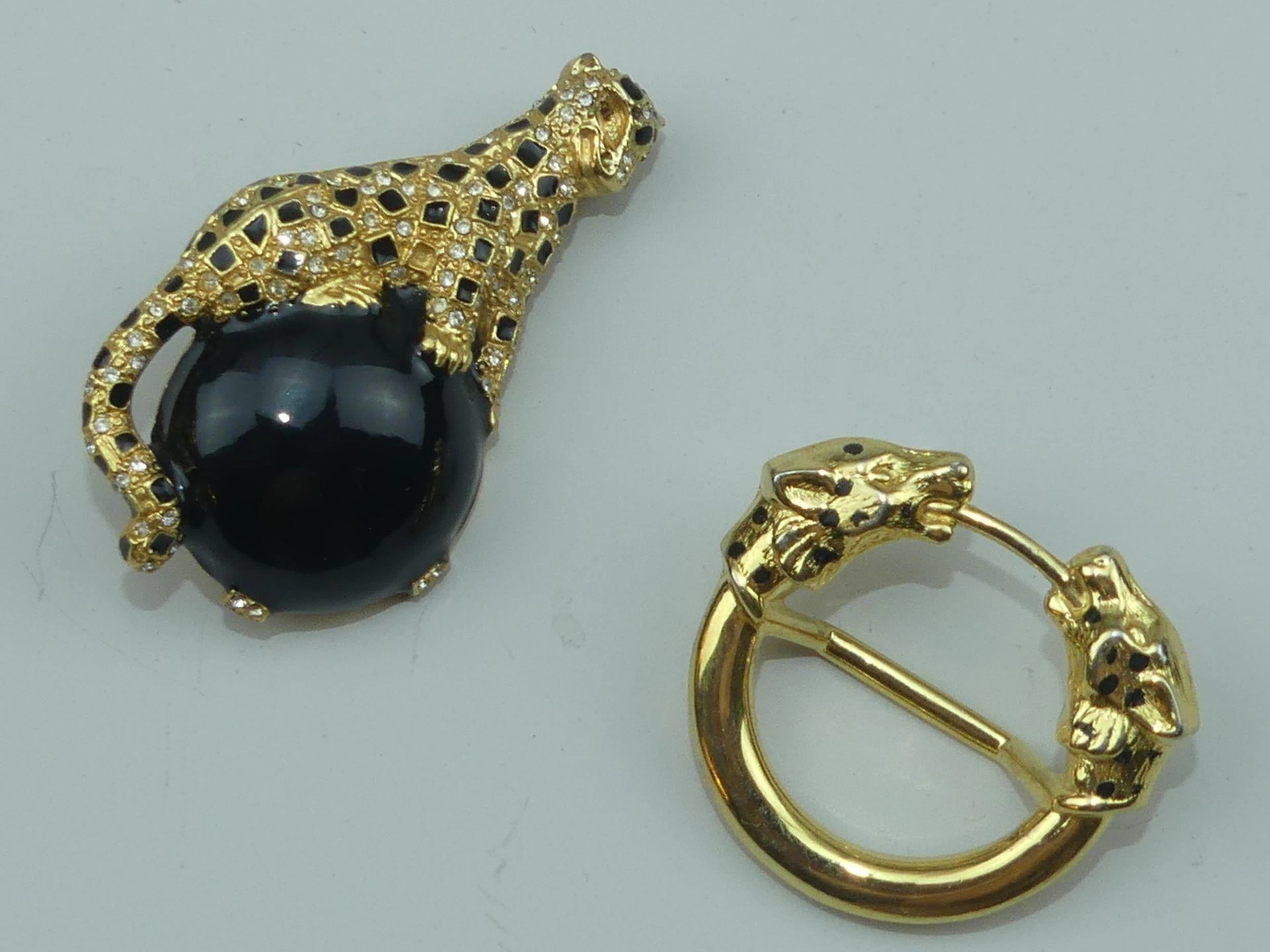 CARTIER (d'après) – MALKA. Broche panthère émaillée sur une - Lot 356