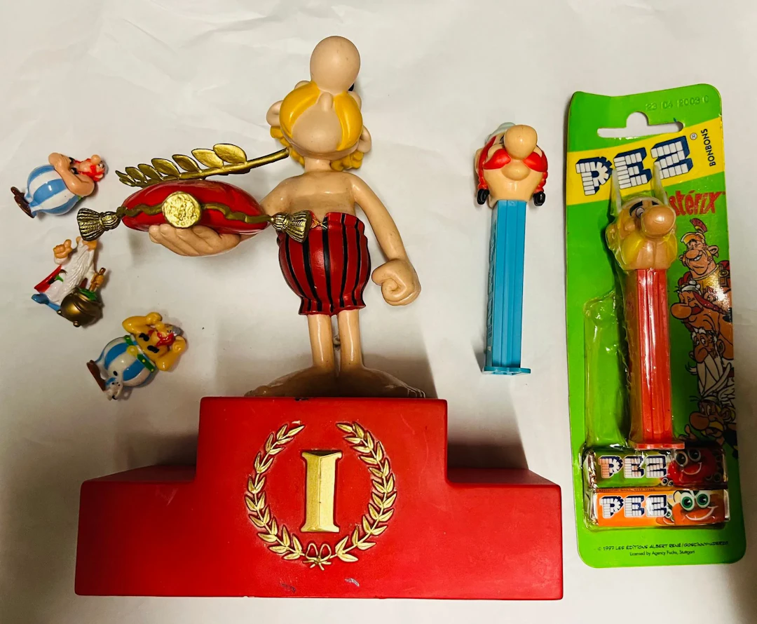 PEZ. Plastoy. Astérix et Obélix. - Lot 90