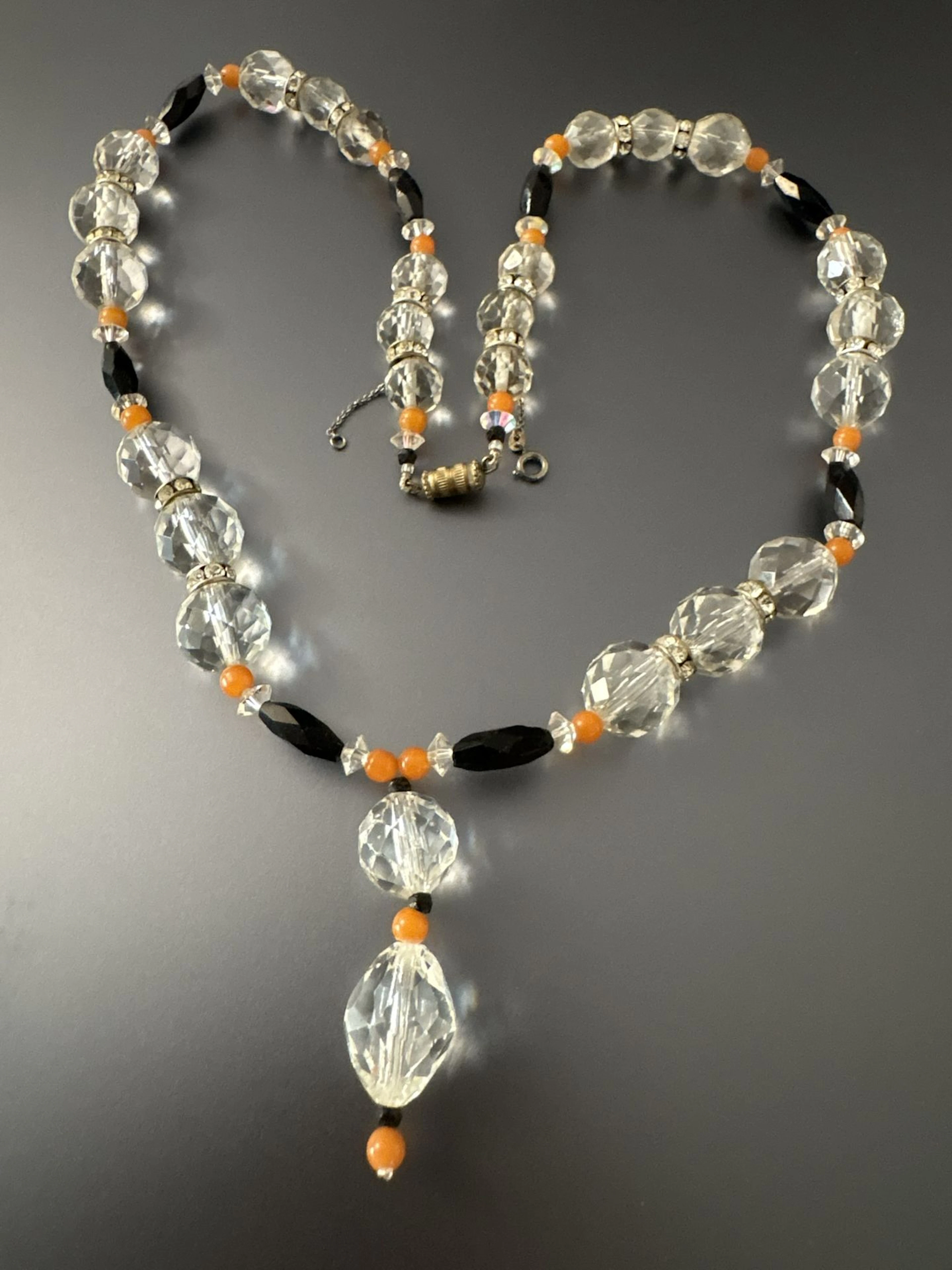 Vers 1930 - ART DÉCO - Dans le goût des bijoux CHANEL. Beau - Lot 167
