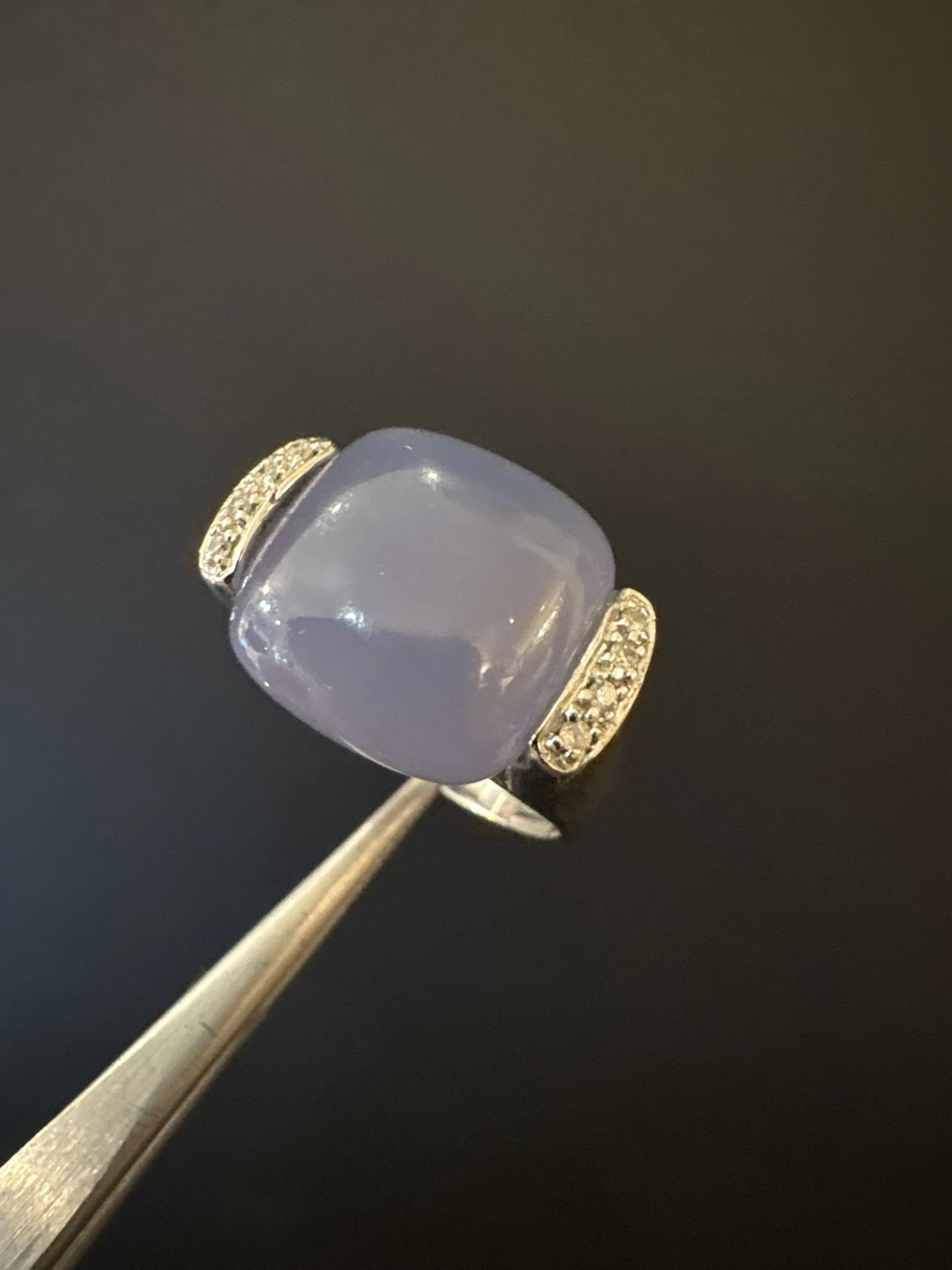 Bague en or gris 750°/°°, agate et petits diamants. Dimensio - Lot 232