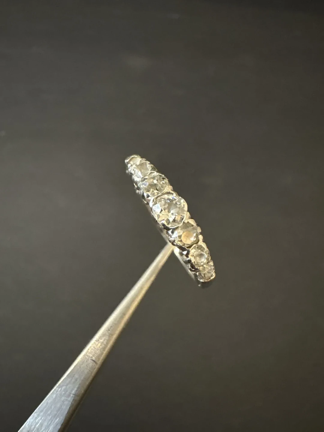 Ancienne bague jarretière en platine 800°/°° et sept diamant - Lot 233