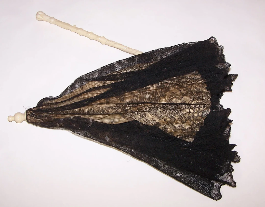 Ombrelle marquise, manche pliable en os à effet ronceux scul - Lot 494
