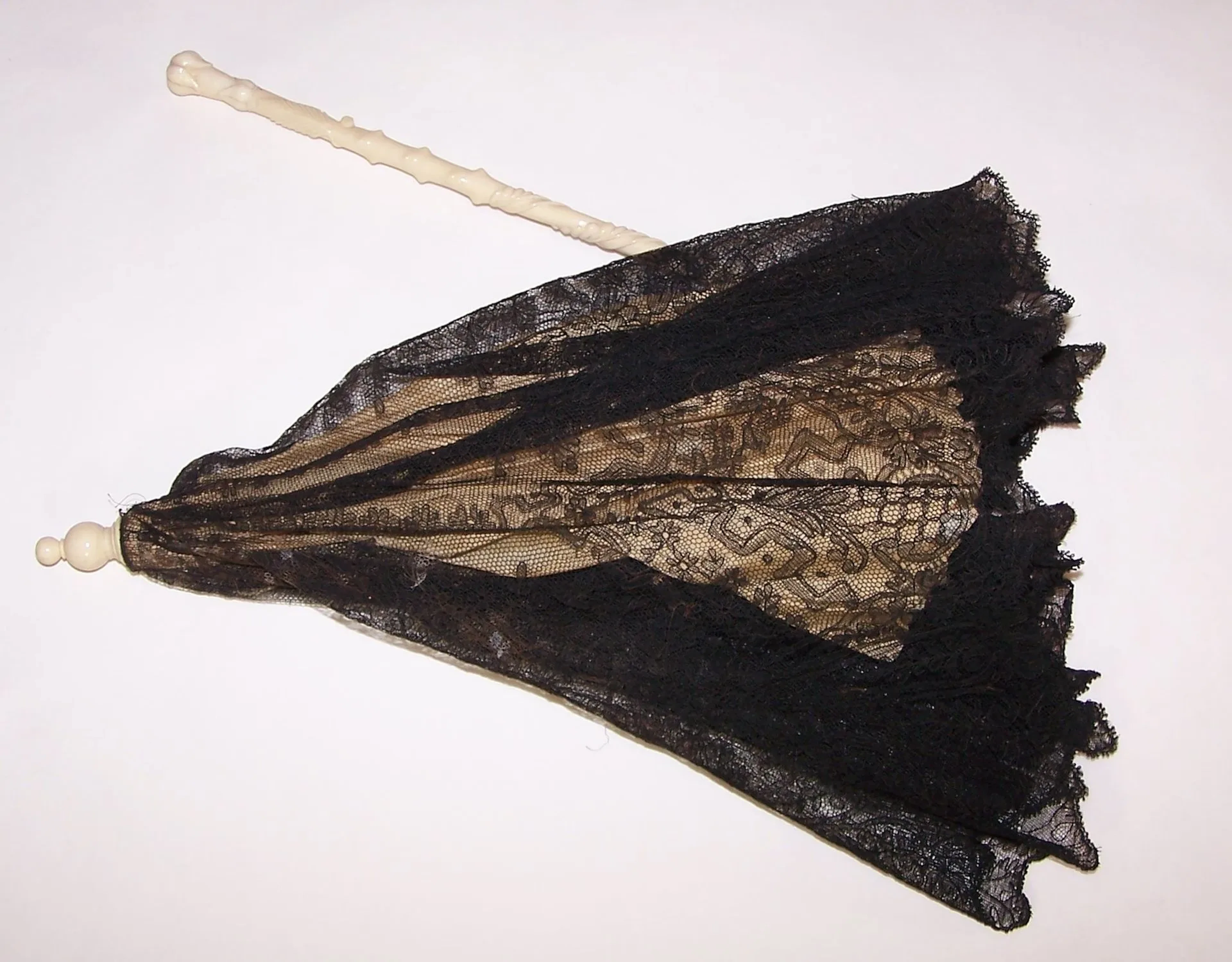 Ombrelle marquise, manche pliable en os à effet ronceux scul - Lot 494