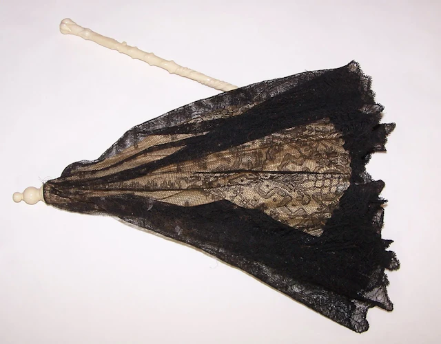 Ombrelle marquise, manche pliable en os à effet ronceux scul - Lot 494