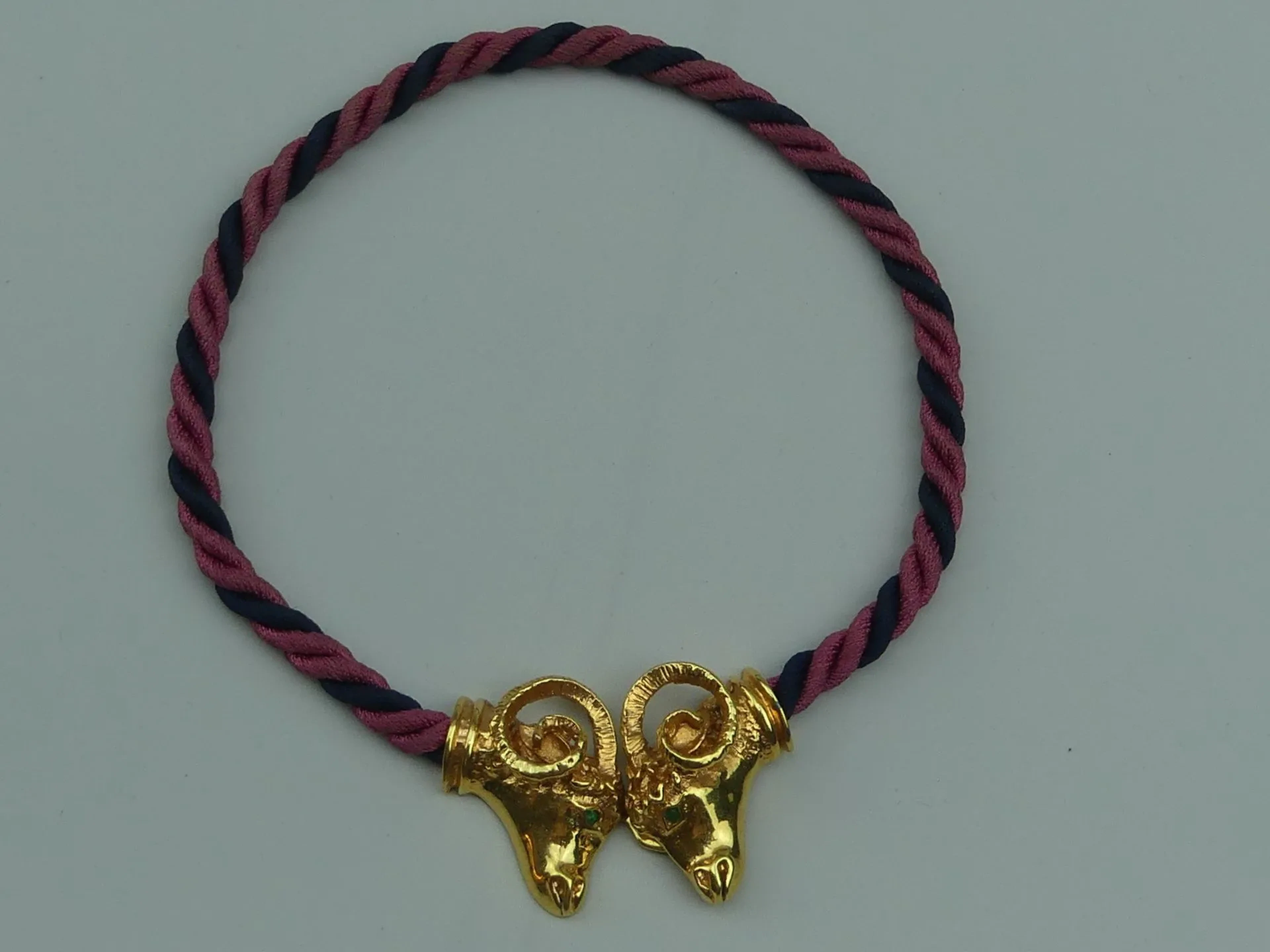 ZOLOTAS (dans le goût de). Collier ras-de-cou aux têtes de b - Lot 351