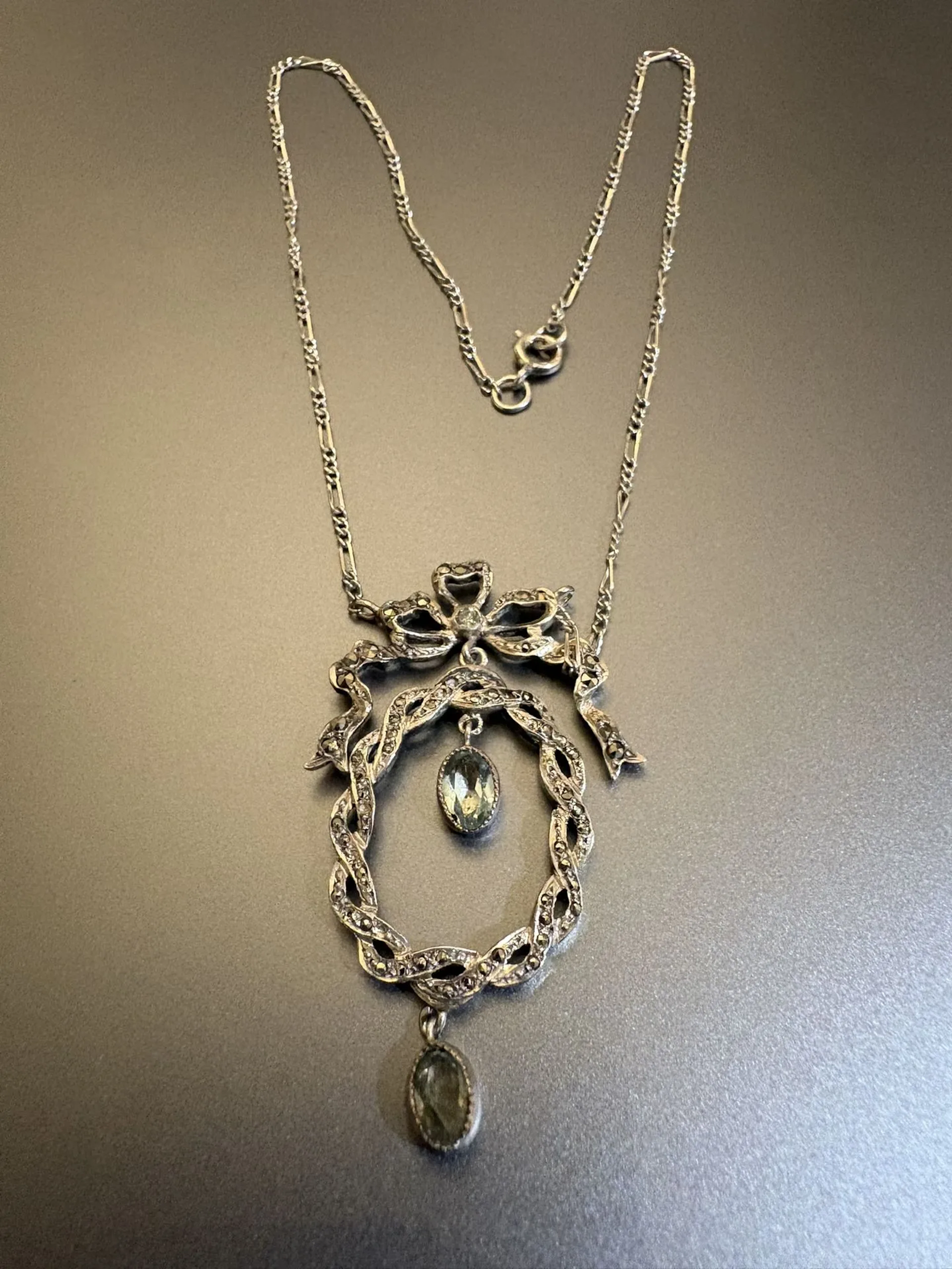 Ancien collier pendentif en argent 800°/°° (sanglier) avec u - Lot 49