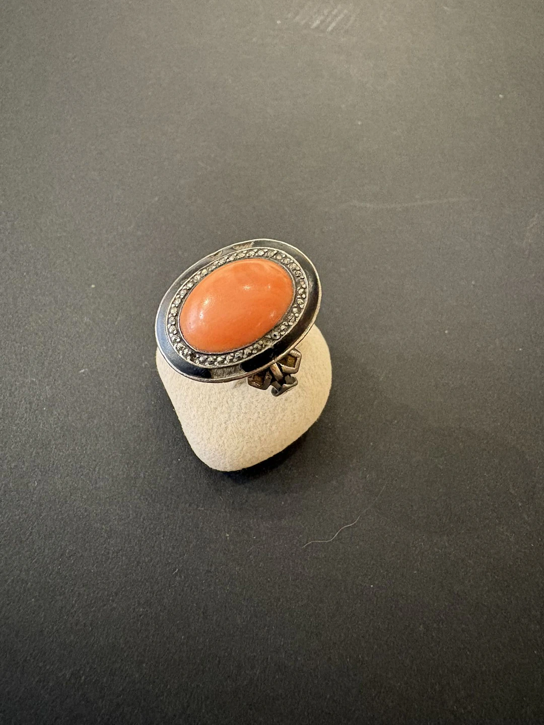 Ancienne bague en argent 800°/°° (sanglier), corail, émail n - Lot 103