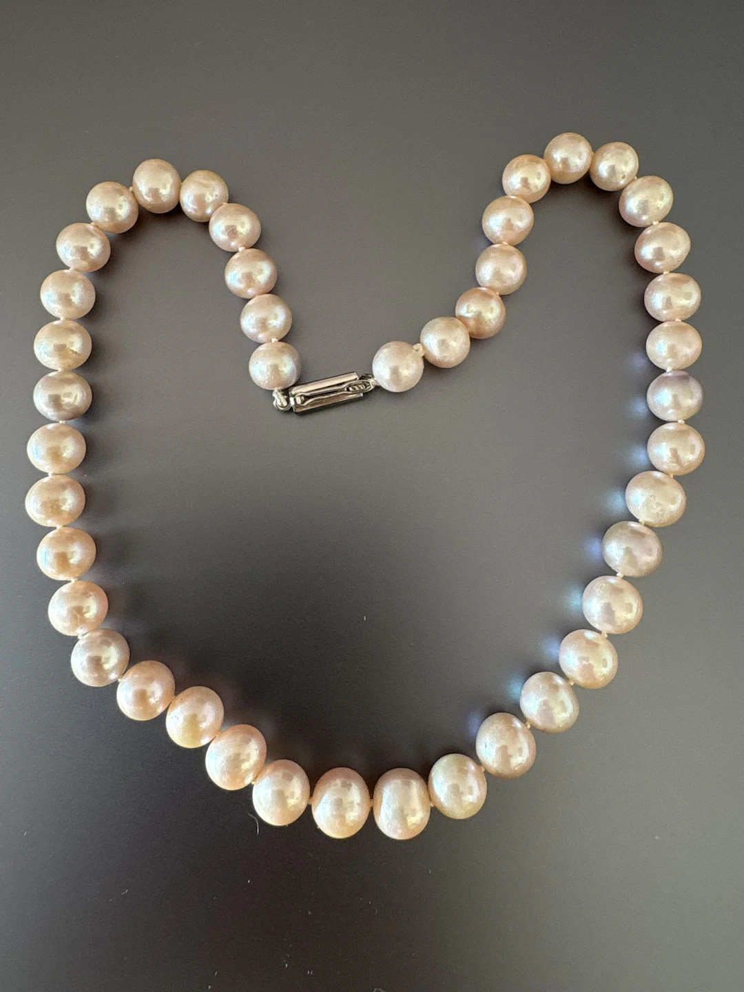 Collier choker de 43 perles de cultures d'eau douce, ton ros - Lot 150