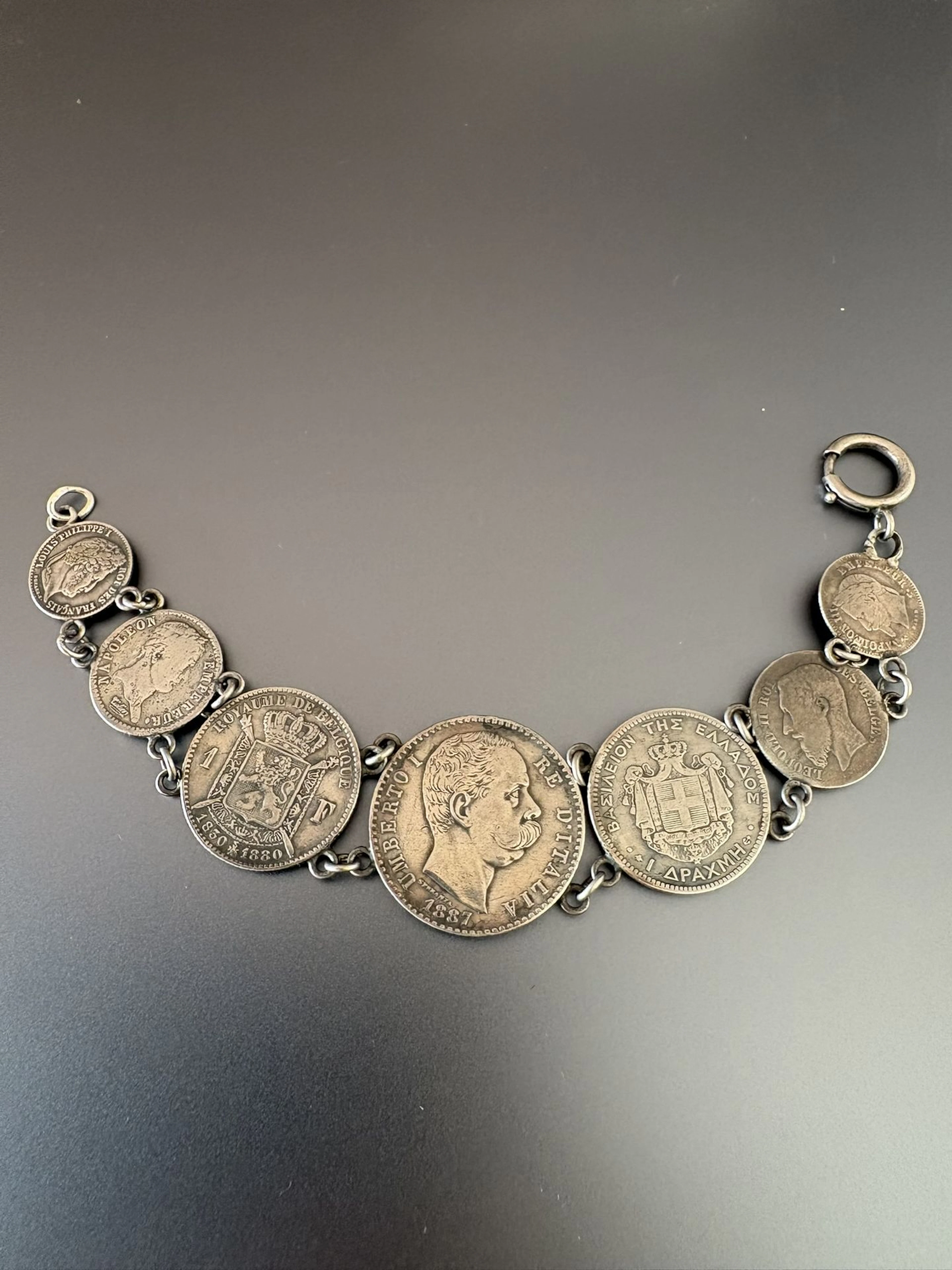 Fin XIXe siècle. SOUVENIR ROYAL. Bracelet souvenir en argent - Lot 134