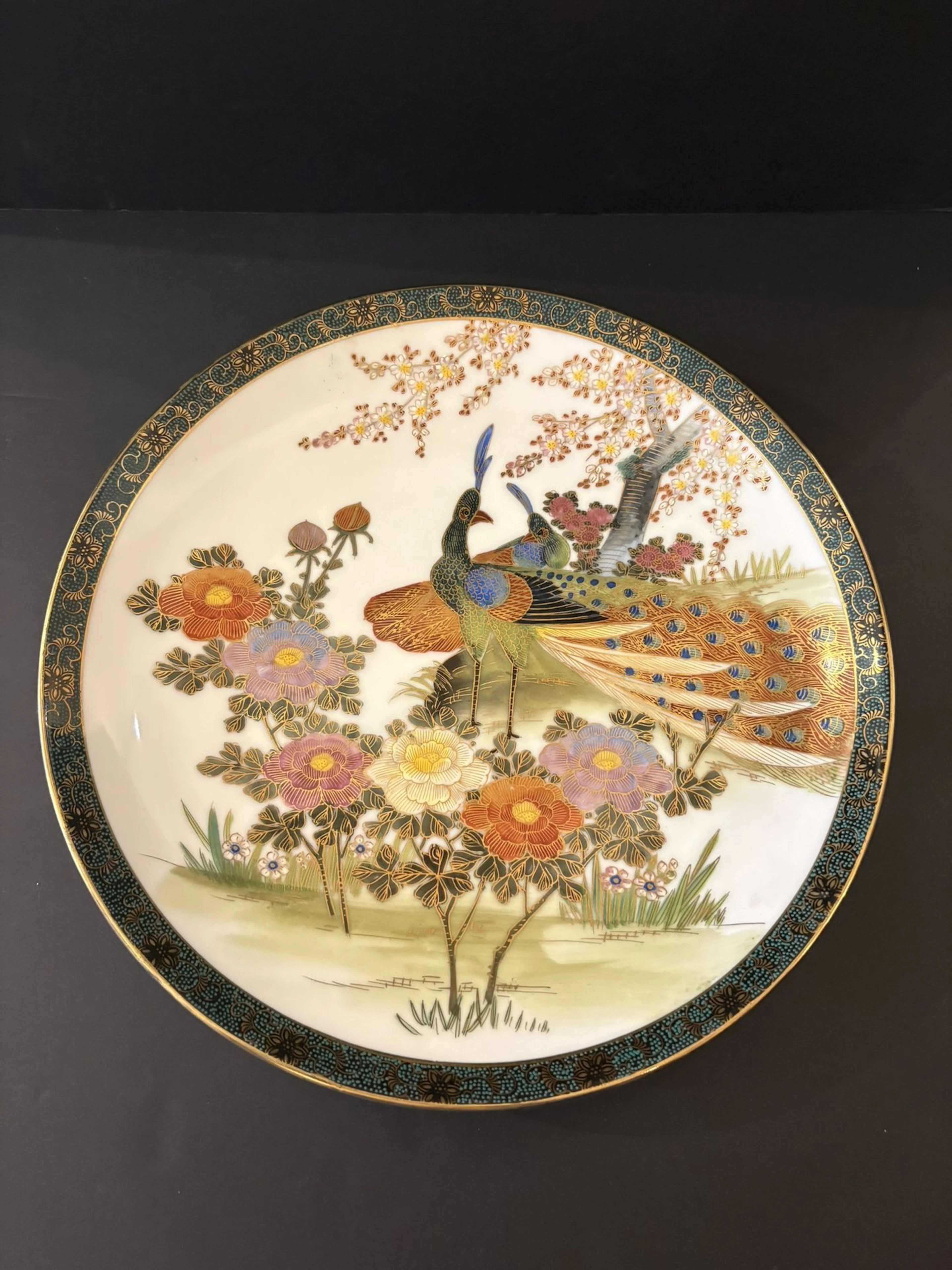 JAPON - XXe siècle. Plat en porcelaine de KUTANI à décor de - Lot 278