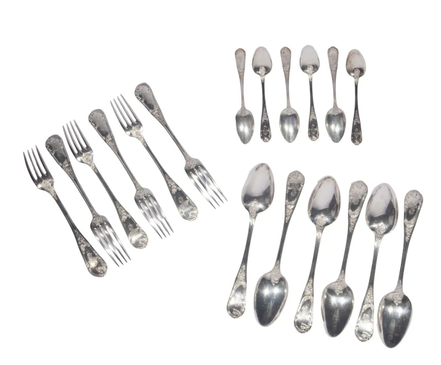 Six fourchettes et Six cuillères à soupe en argent à décor d - Lot 206