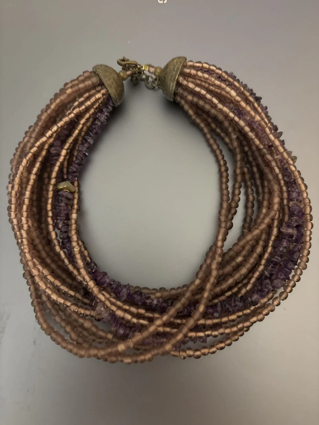 CESAREE PARIS. Collier multi-rangs de perles de verre et amé - Lot 268