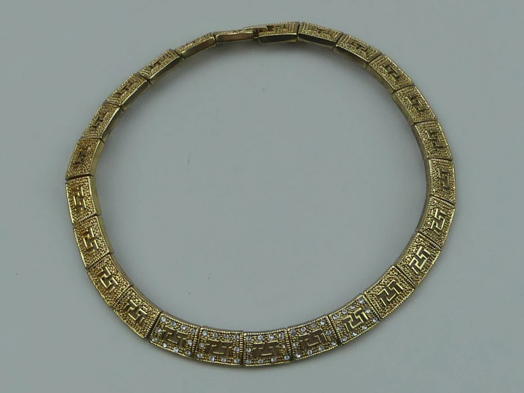 VERSACE Gianni (dans le goût de). Collier couture de style a - Lot 440