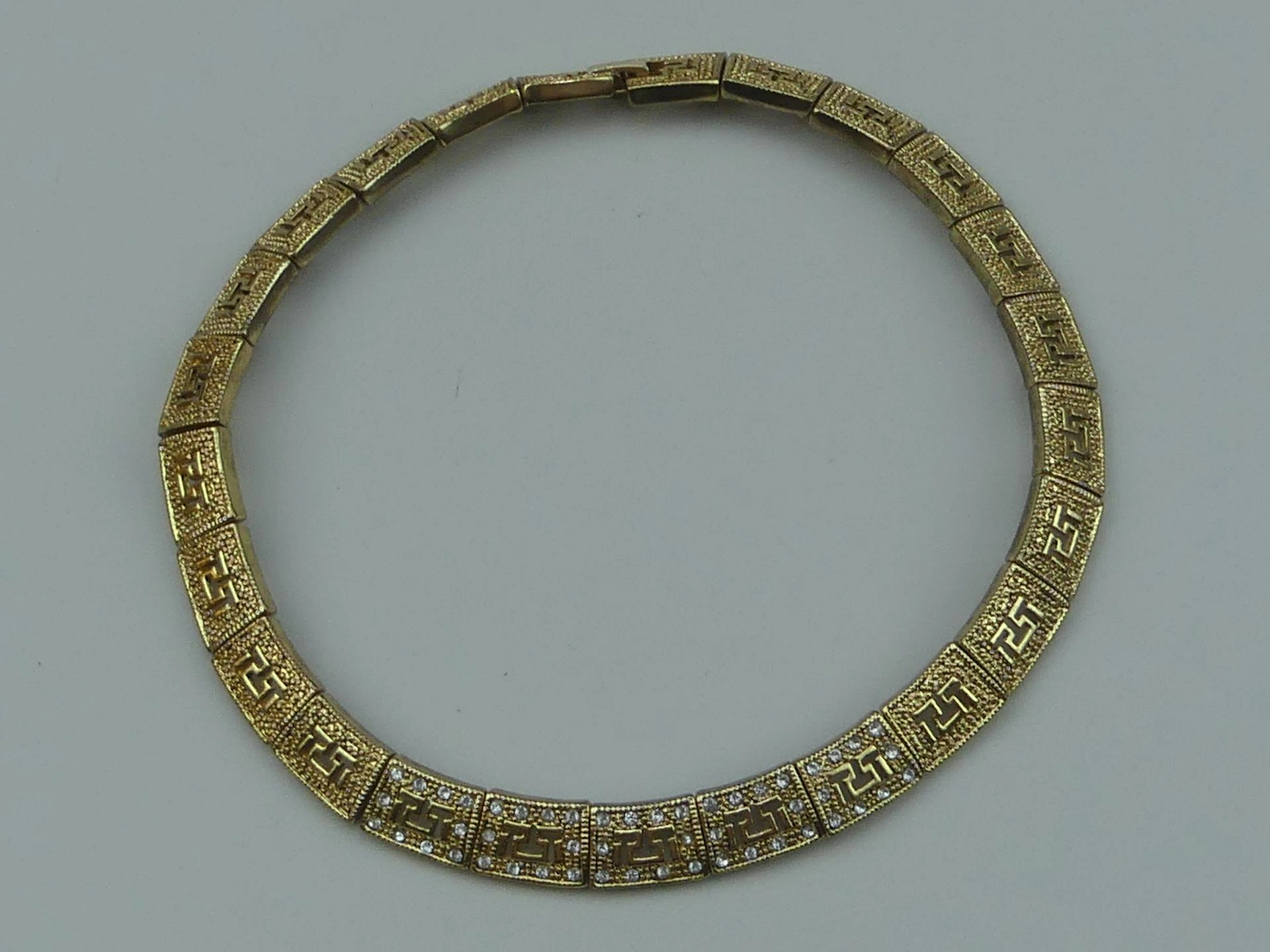 VERSACE Gianni (dans le goût de). Collier couture de style a - Lot 440