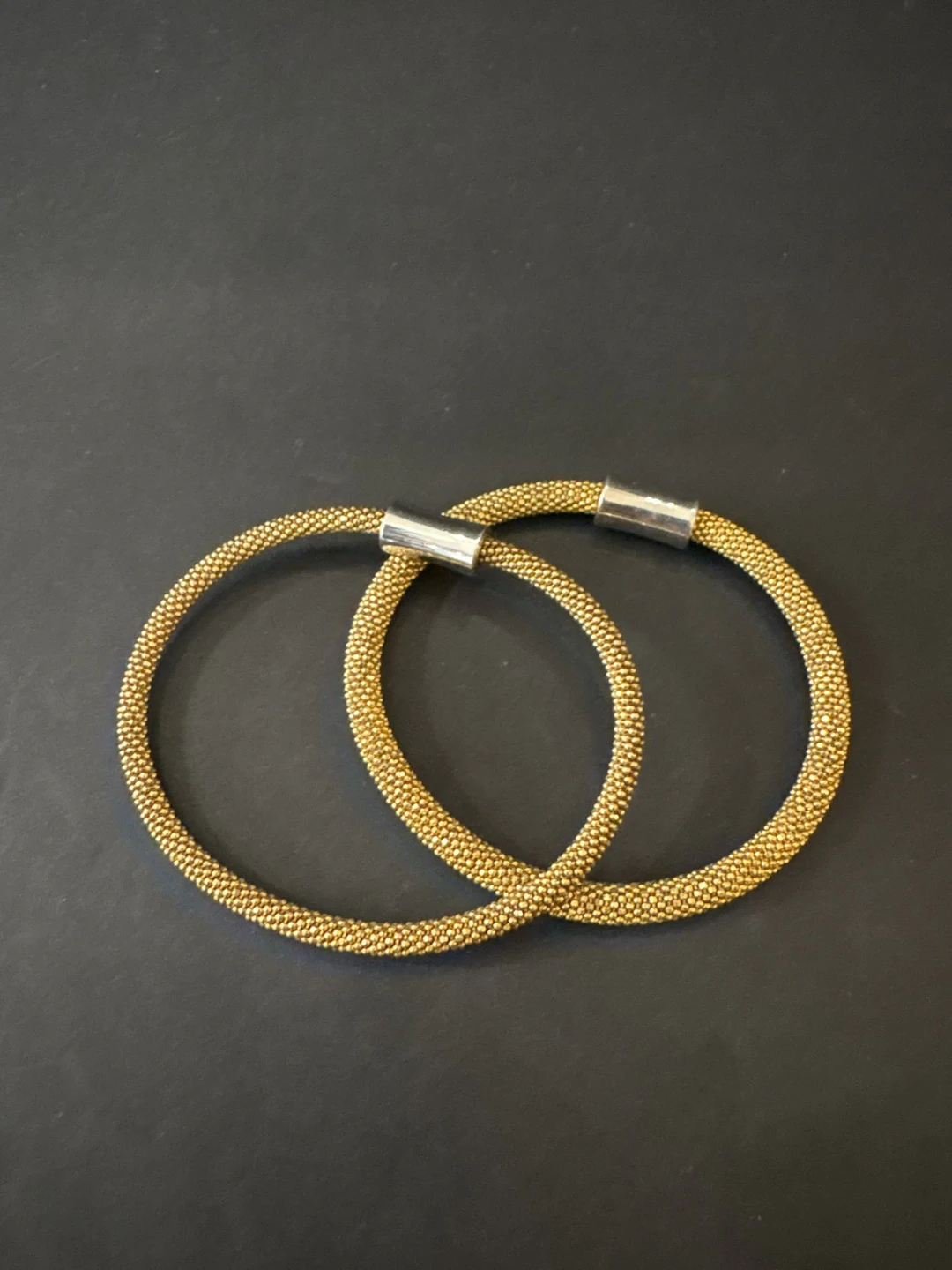 Dalia. Deux bracelets souples en argent doré 925°/°°, fermoi - Lot 193