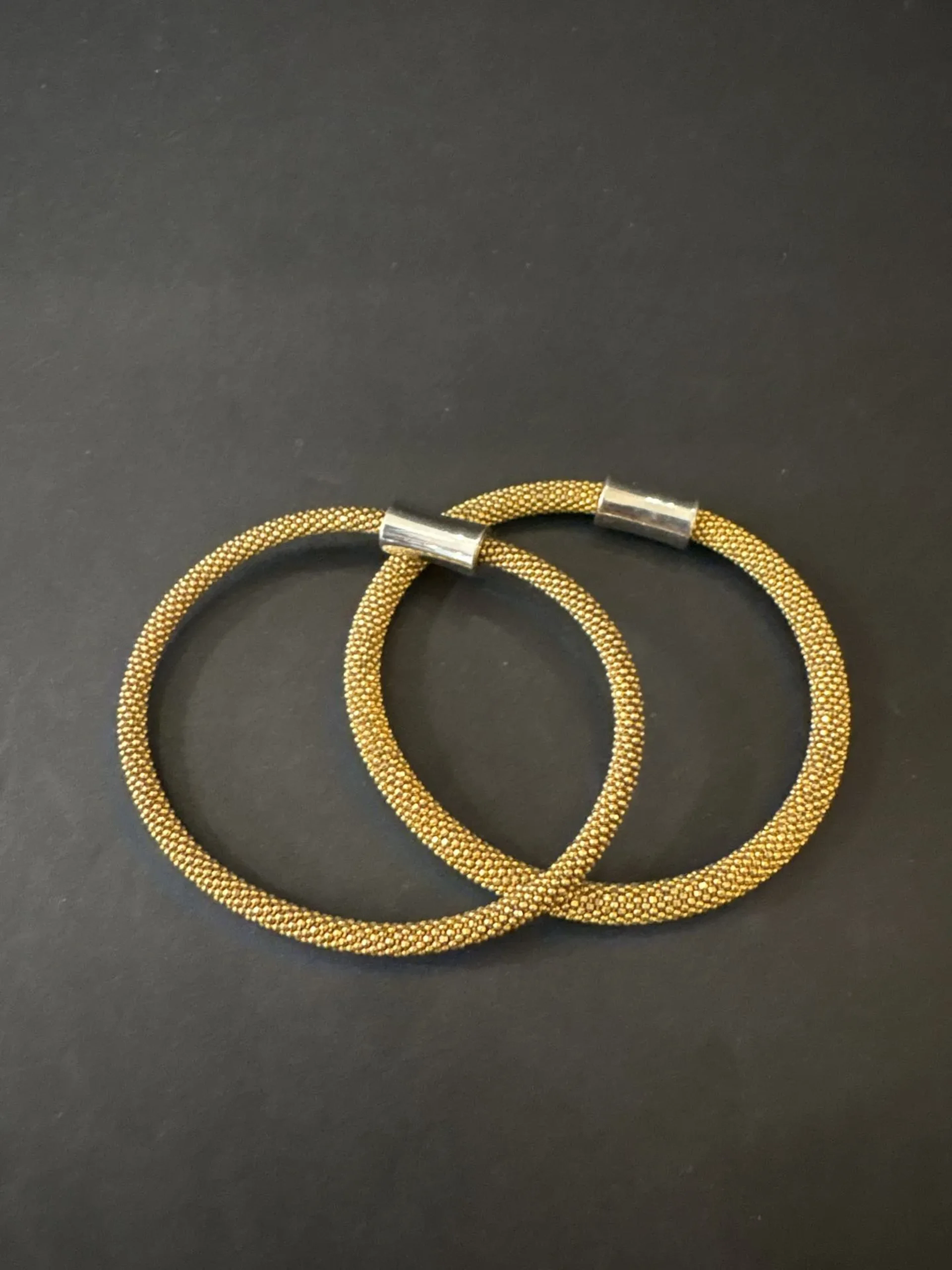 Dalia. Deux bracelets souples en argent doré 925°/°°, fermoi - Lot 193