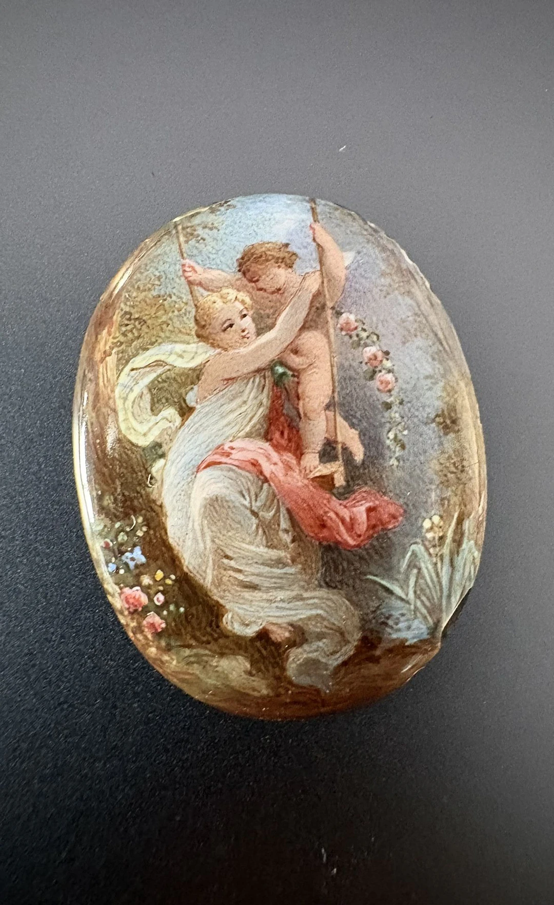 Vers 1880. Bel émail ovale peint sur cuivre : jeune femme et - Lot 155