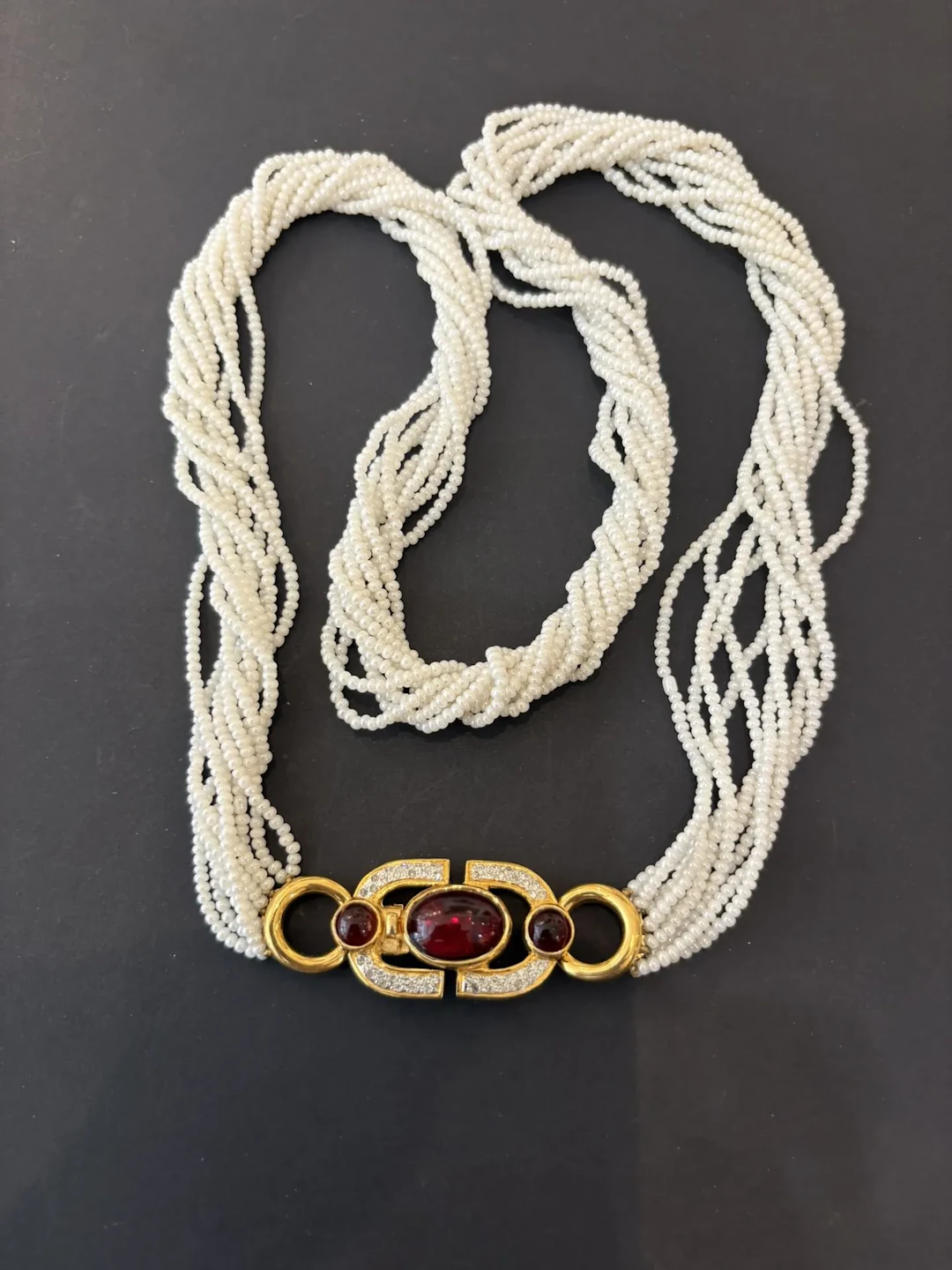VOGUE BIJOUX : Collier de dix rangs de perles fantaisie, fer - Lot 89