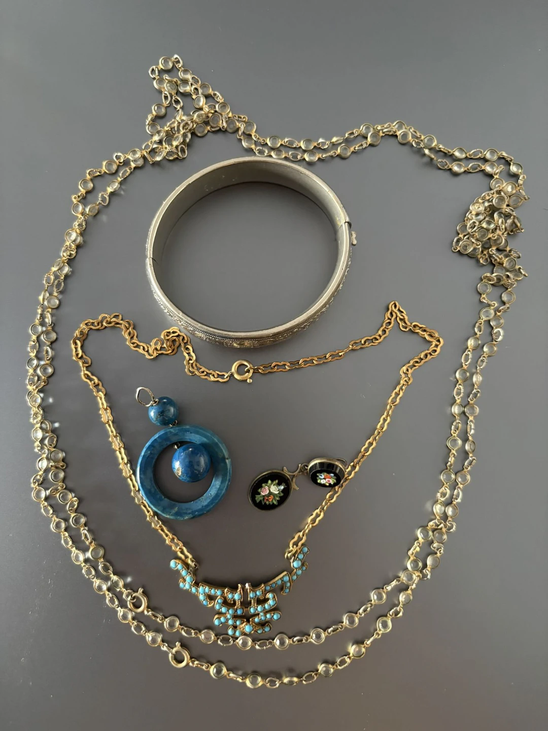 Lot de bijoux anciens pendentifs mosaïque, jaspe, bracelet m - Lot 157