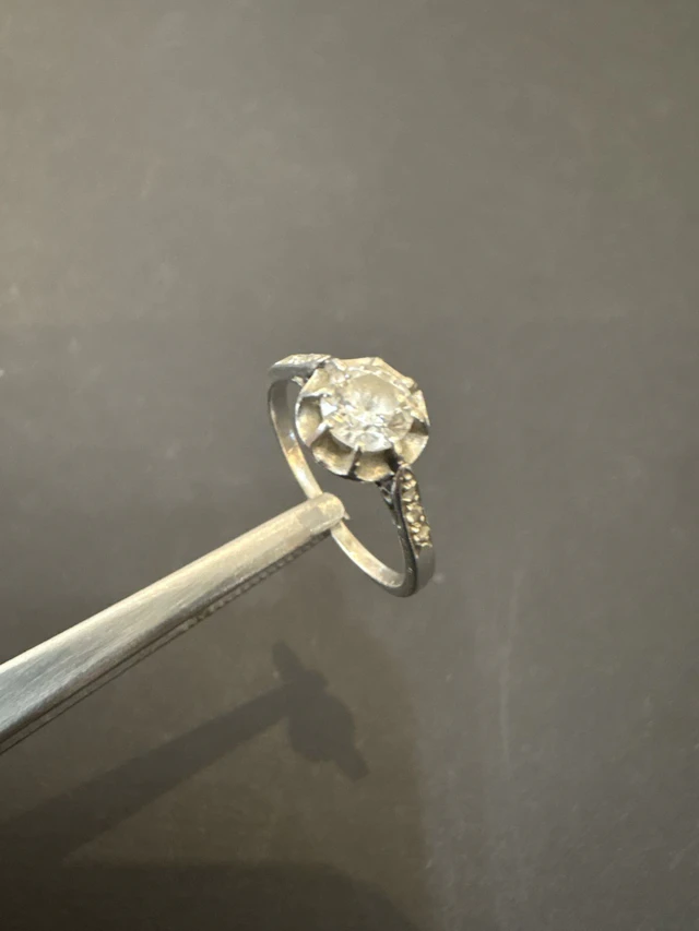 Bague platine 850°/°°, pierre blanche et petits diamants tai - Lot 7