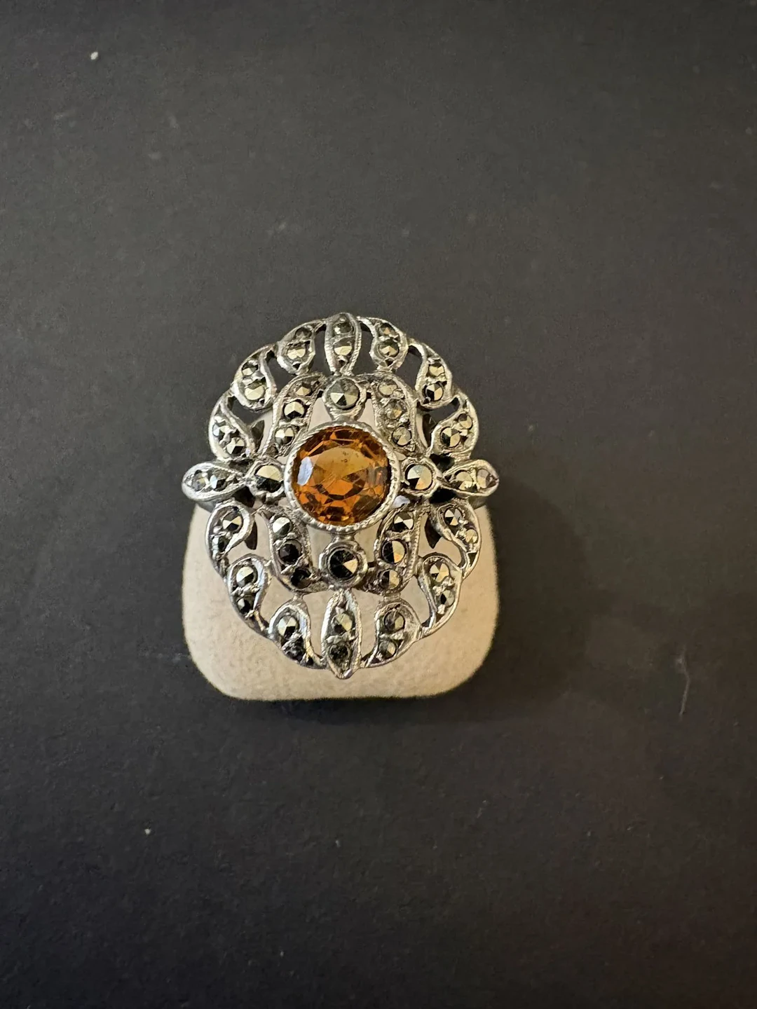 Bague ancienne en argent 800°/°° (sanglier), marcassites et - Lot 221