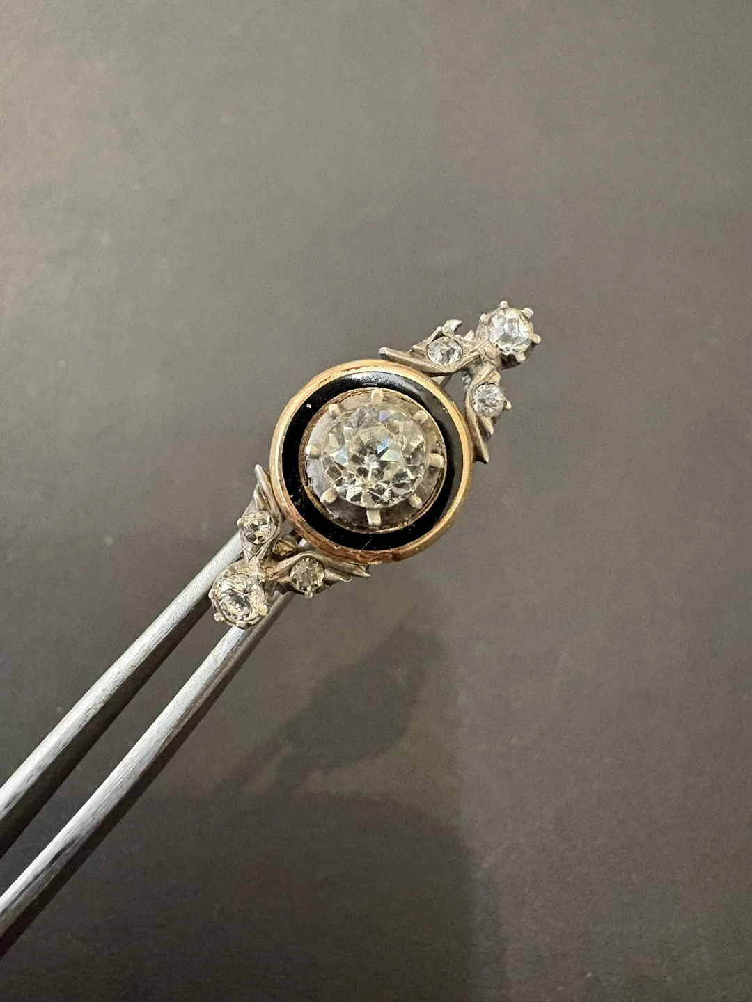 Ancienne broche en argent 800°/°°, or 585°/°° et pierres bla - Lot 85