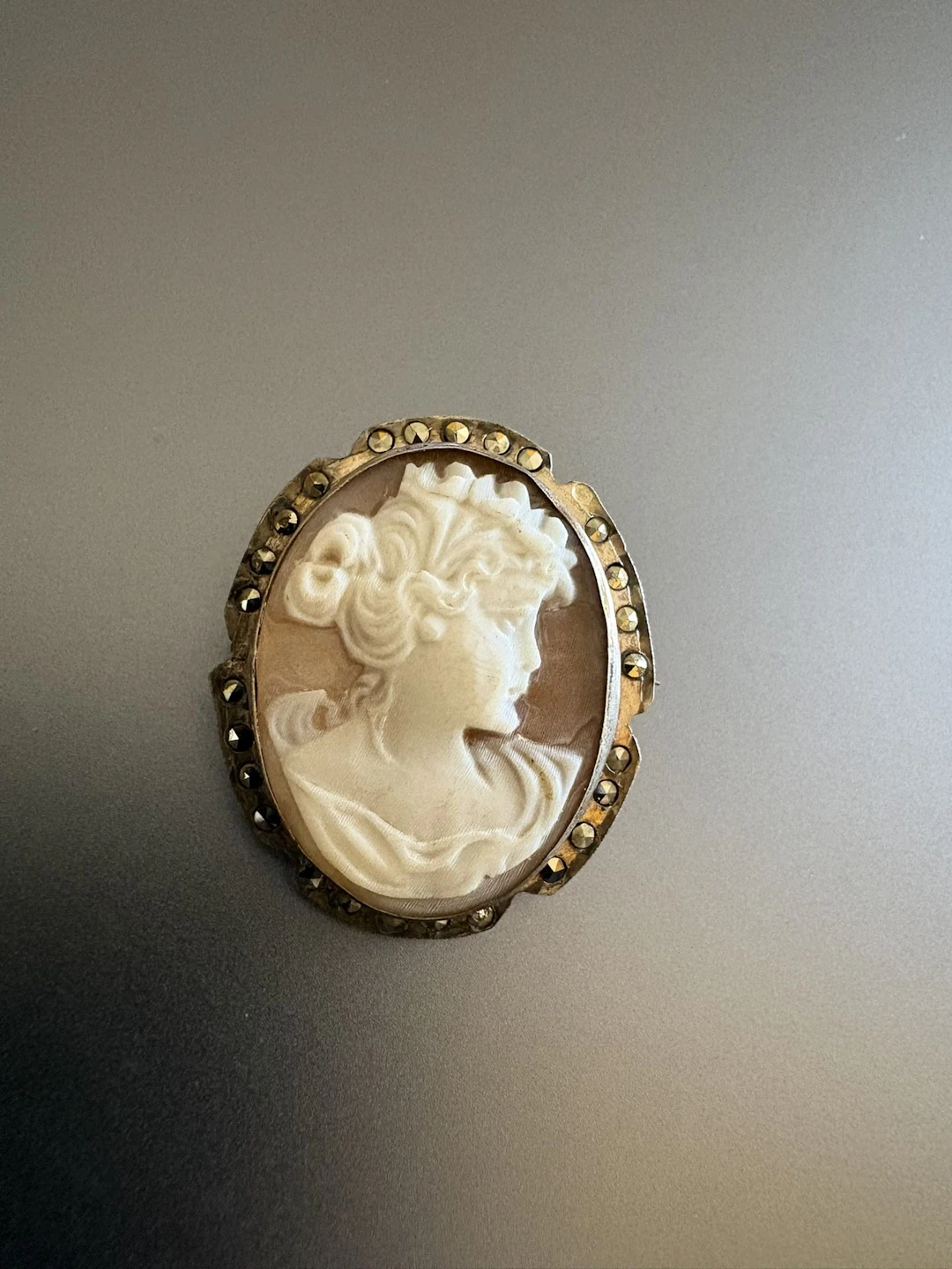 Broche en argent 800°/°° et camée coquille. Dimensions : 3 x - Lot 27
