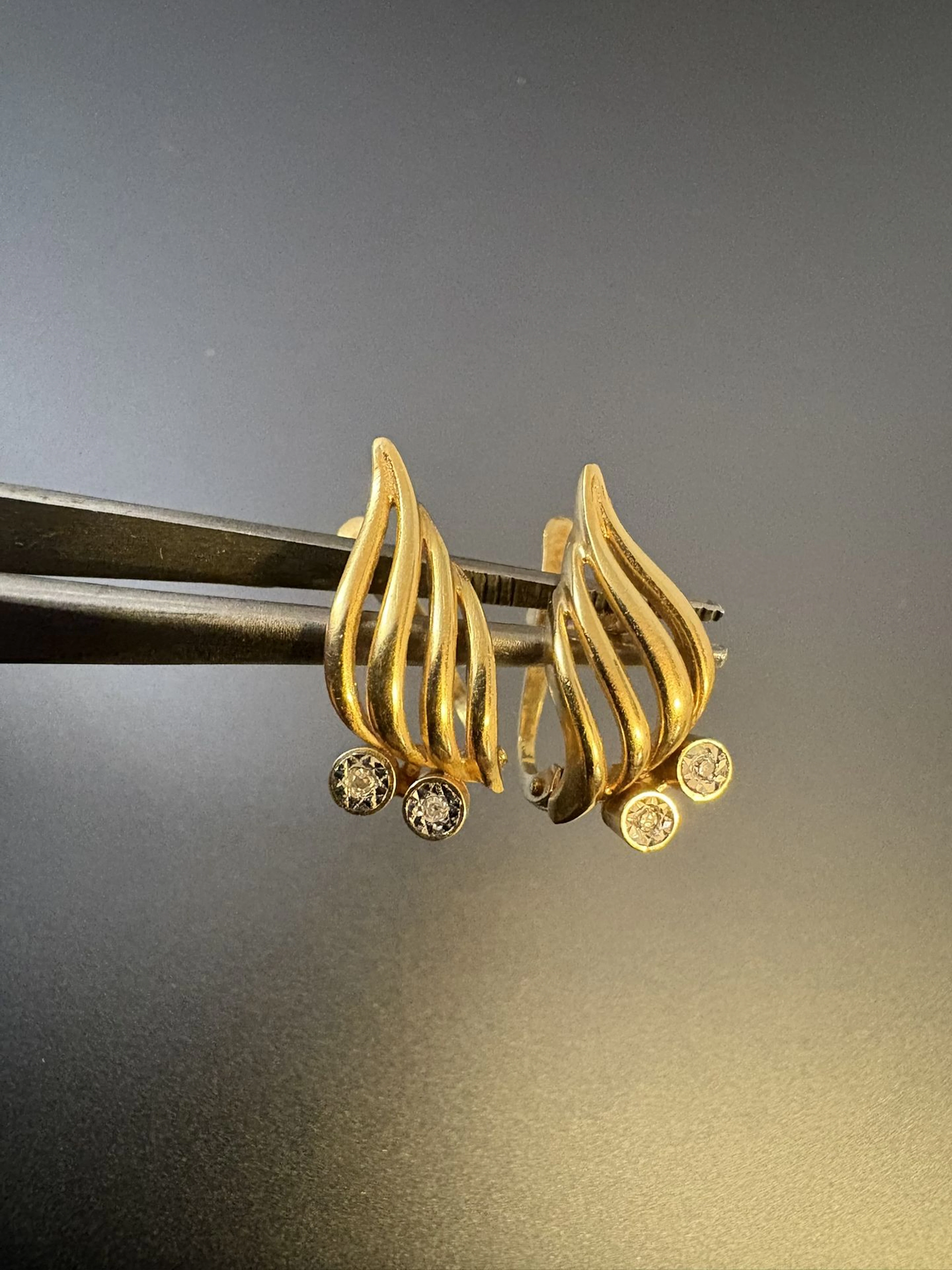 Paire de boucles d'oreilles en or jaune 750°/°° et deux peti - Lot 11