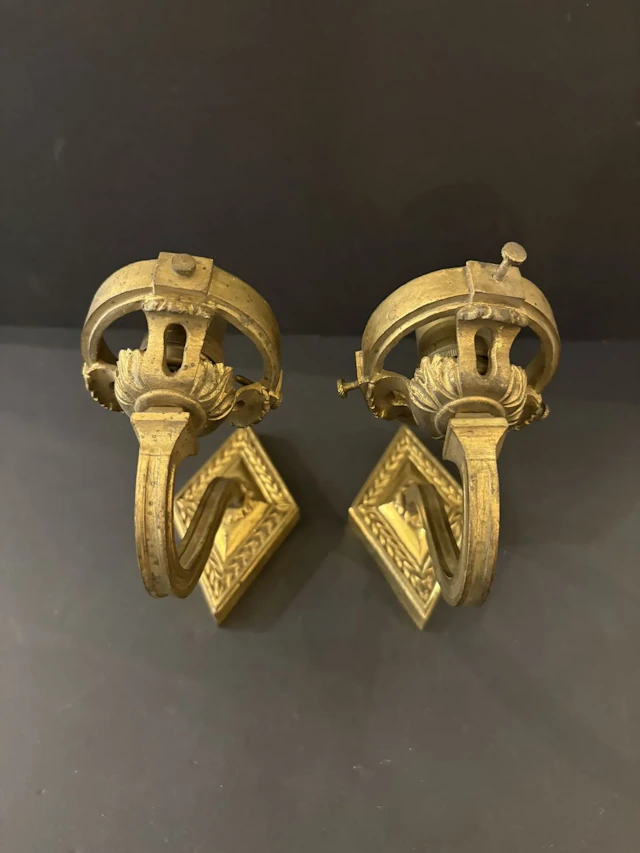Ancienne paire d’applique en bronze doré. Platine murale en - Lot 300