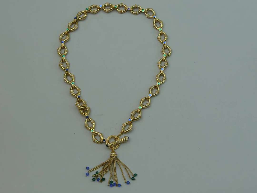 FRANKLIN MINT. Collier en métal doré plaqué or orné de caboc - Lot 374