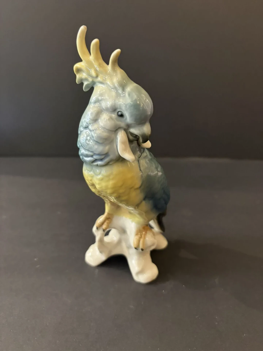 KARL ENS (Allemagne). Cacatoès en porcelaine polychrome. - Lot 325