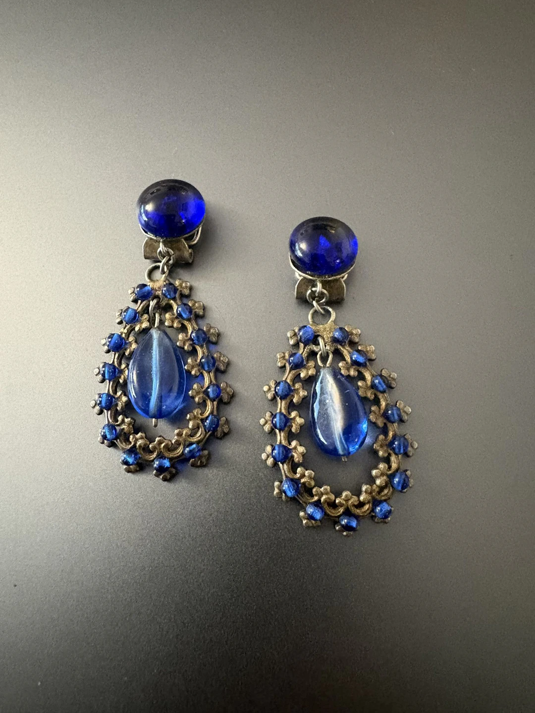 Paire de pendants d'oreilles clips, vintage , en métal argen - Lot 243