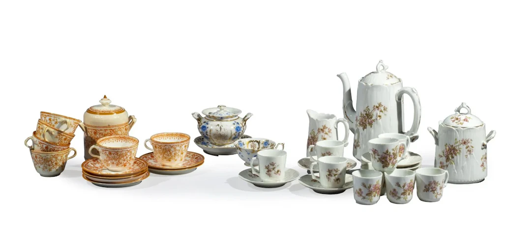 Partie de service thé/café comprenant six tasses et six sous - Lot 283