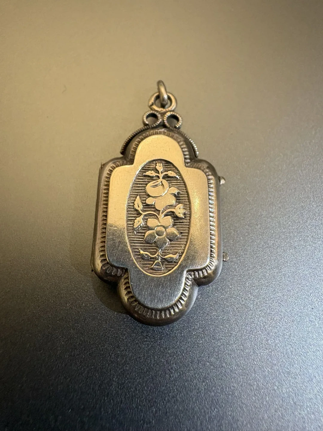 Pendentif porte souvenir en argent 800°/°°. Dimensions : 4 x - Lot 51