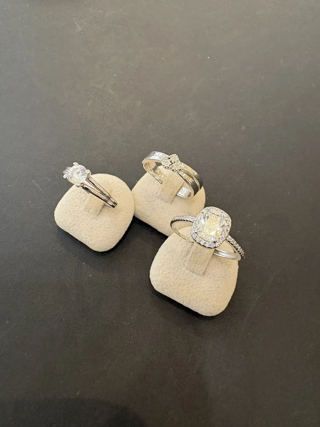 Trois bagues en argent 925°/°° et pierres. Tailles : 52-54. - Lot 83