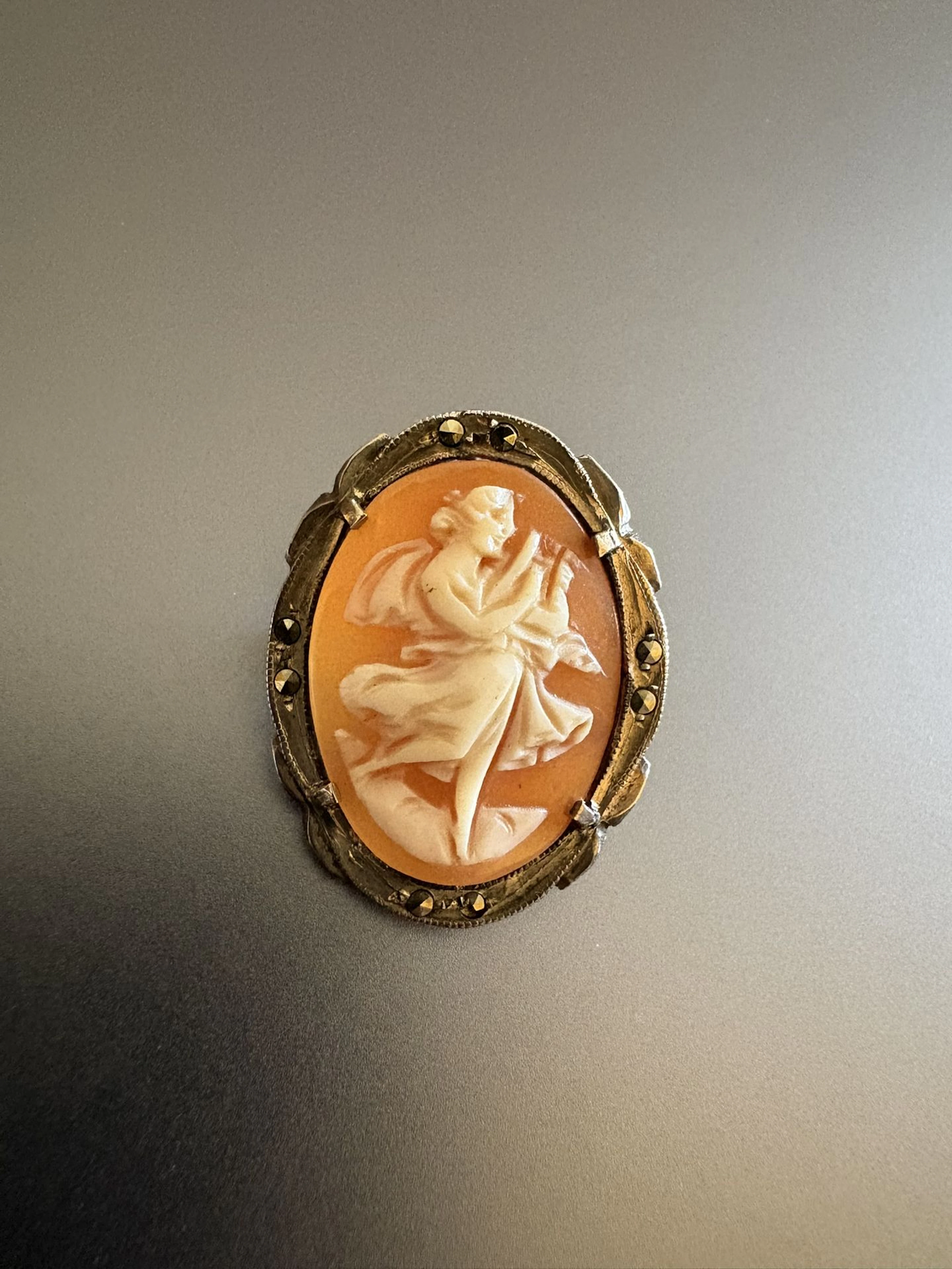 Broche pendentif en argent 800°/°° et camée coquille. Dimens - Lot 28