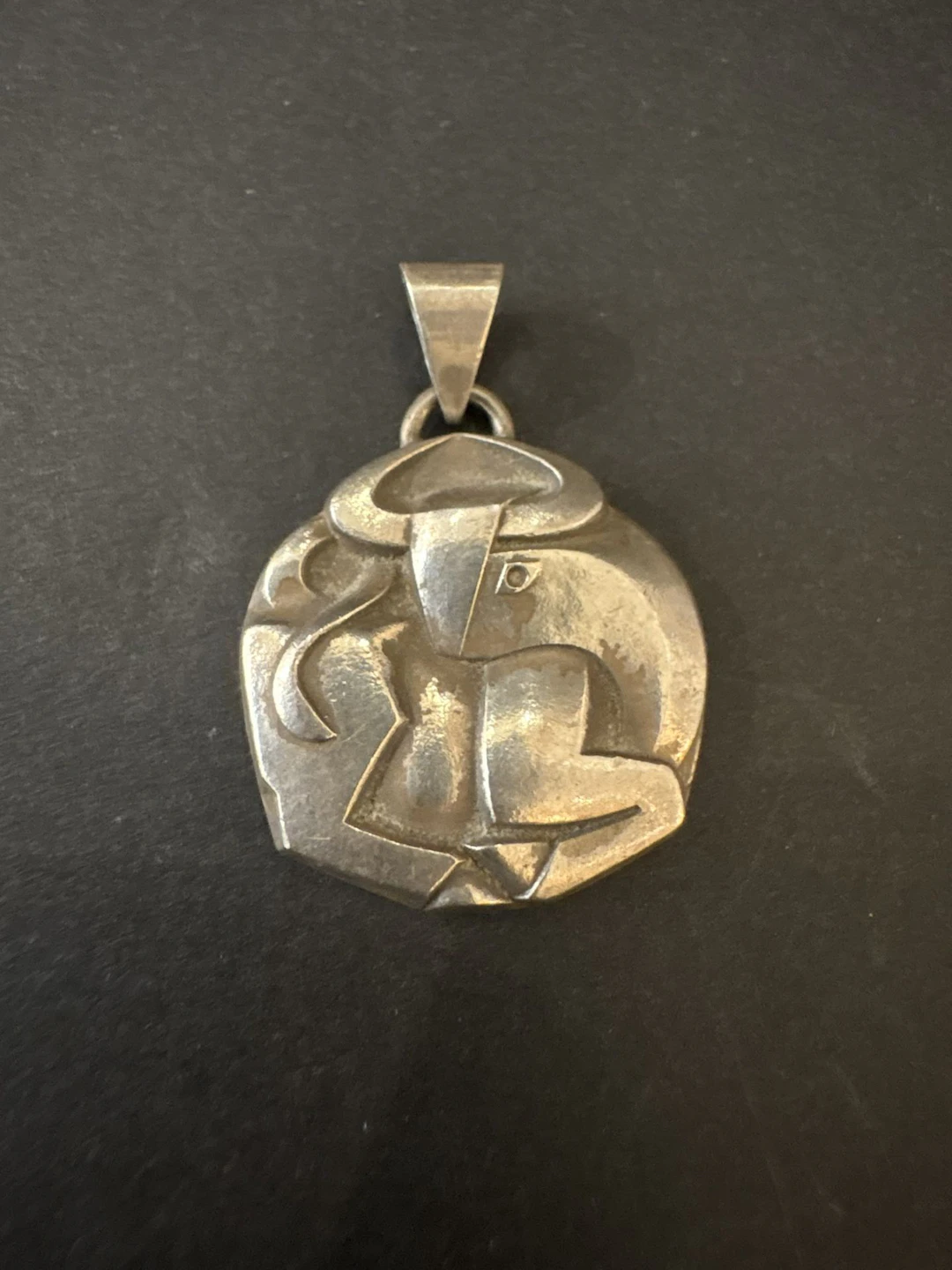 Pendentif en argent taureau stylisée dans le goût de Picasso - Lot 181