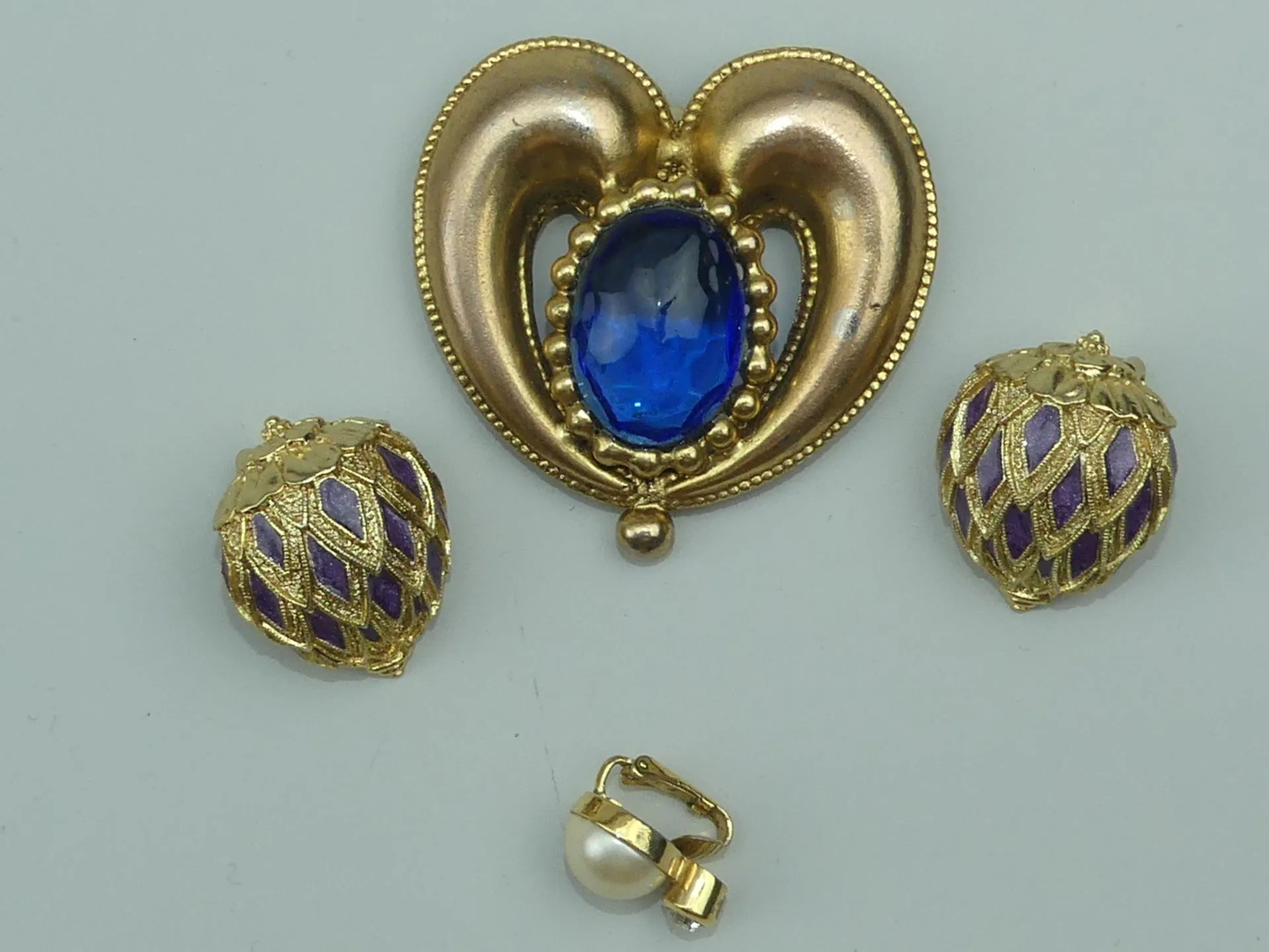 BALENCIAGA Paris – UNGARO – DIOR. Paire de boucles d'oreille - Lot 357