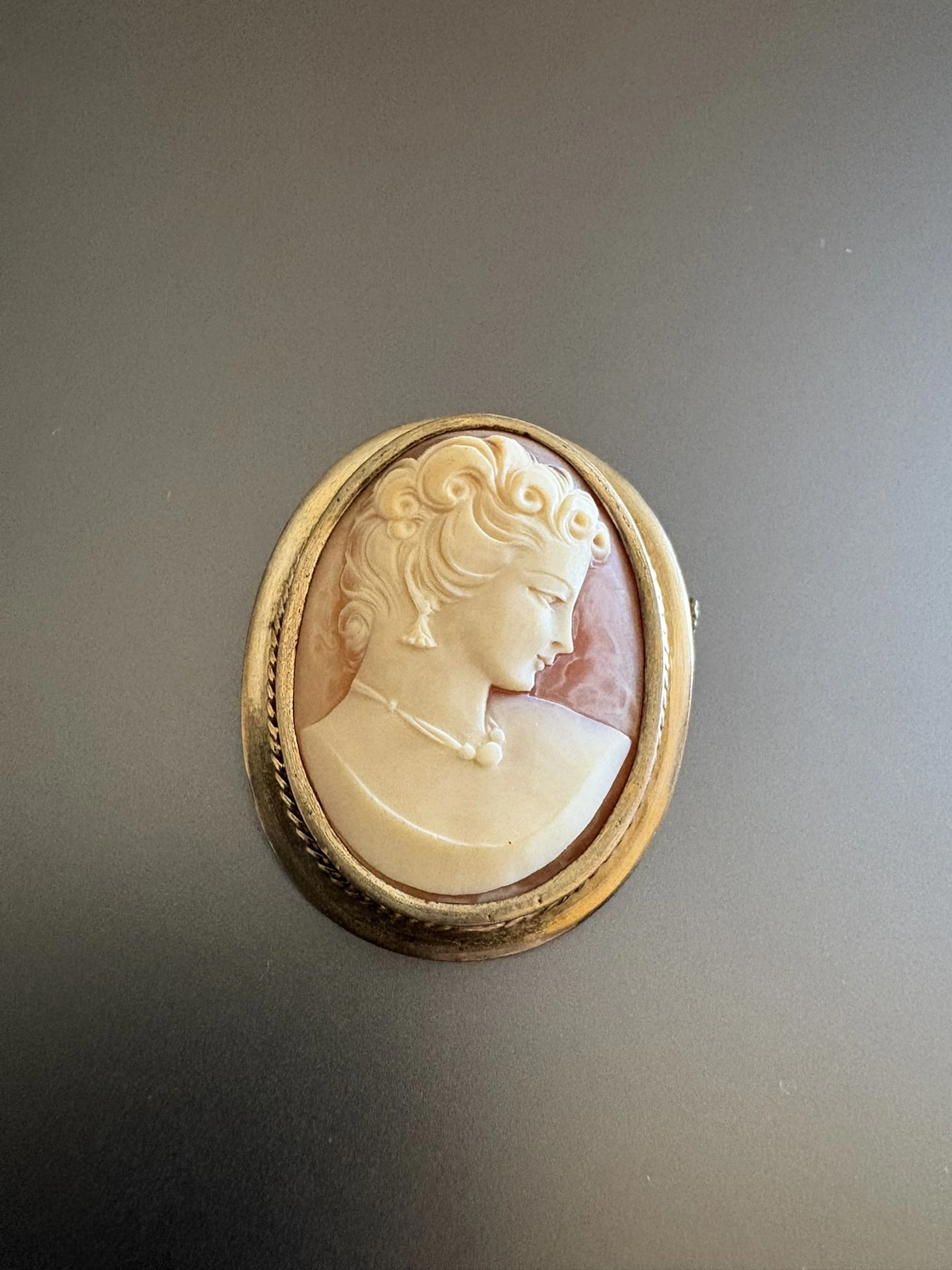 Broche en argent 800°/°° et camée coquille. Dimensions : 4 x - Lot 26