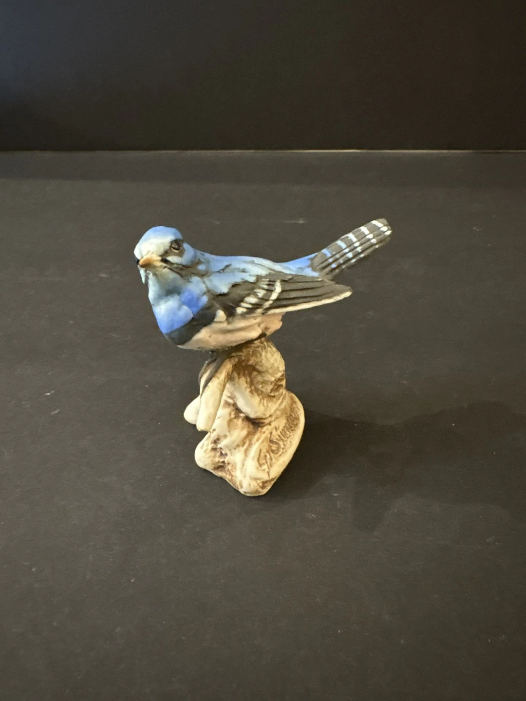 CAPODIMONTE. Geai bleu en biscuit signé G. SIMEONE. - Lot 311