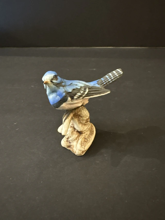 CAPODIMONTE. Geai bleu en biscuit signé G. SIMEONE. - Lot 311