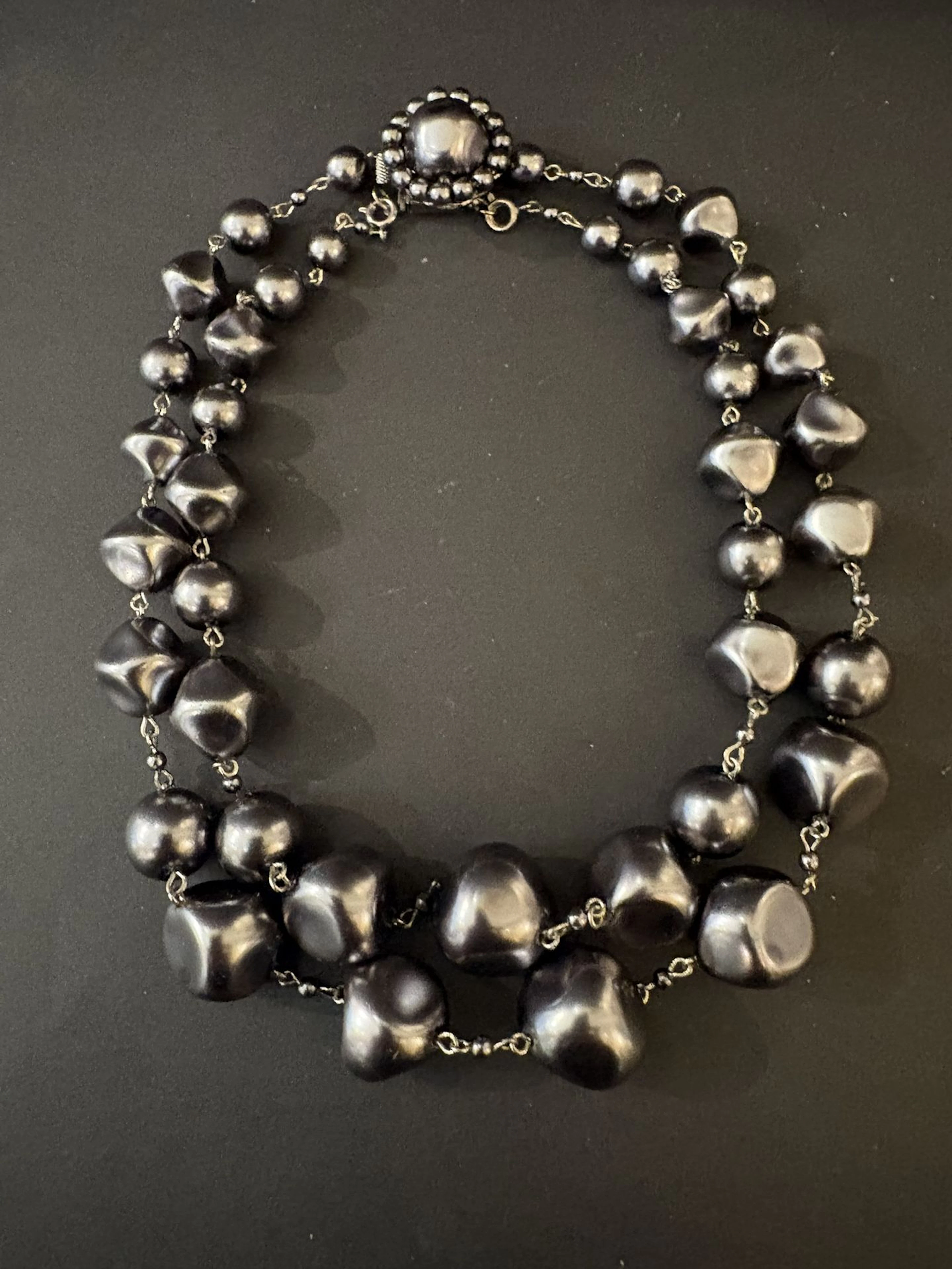 GERARD DAREL. Collier "Jackie", célèbre modèle de perles de - Lot 223