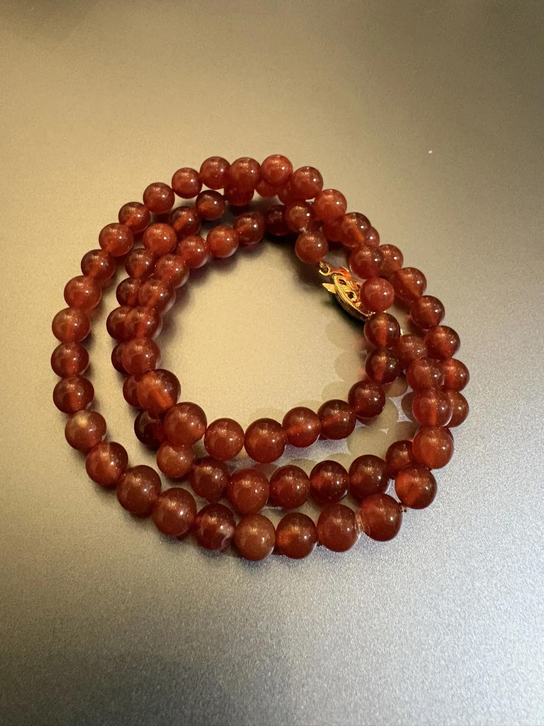 Collier de perles de cornaline, fermoir métal. Longueur : 51 - Lot 69