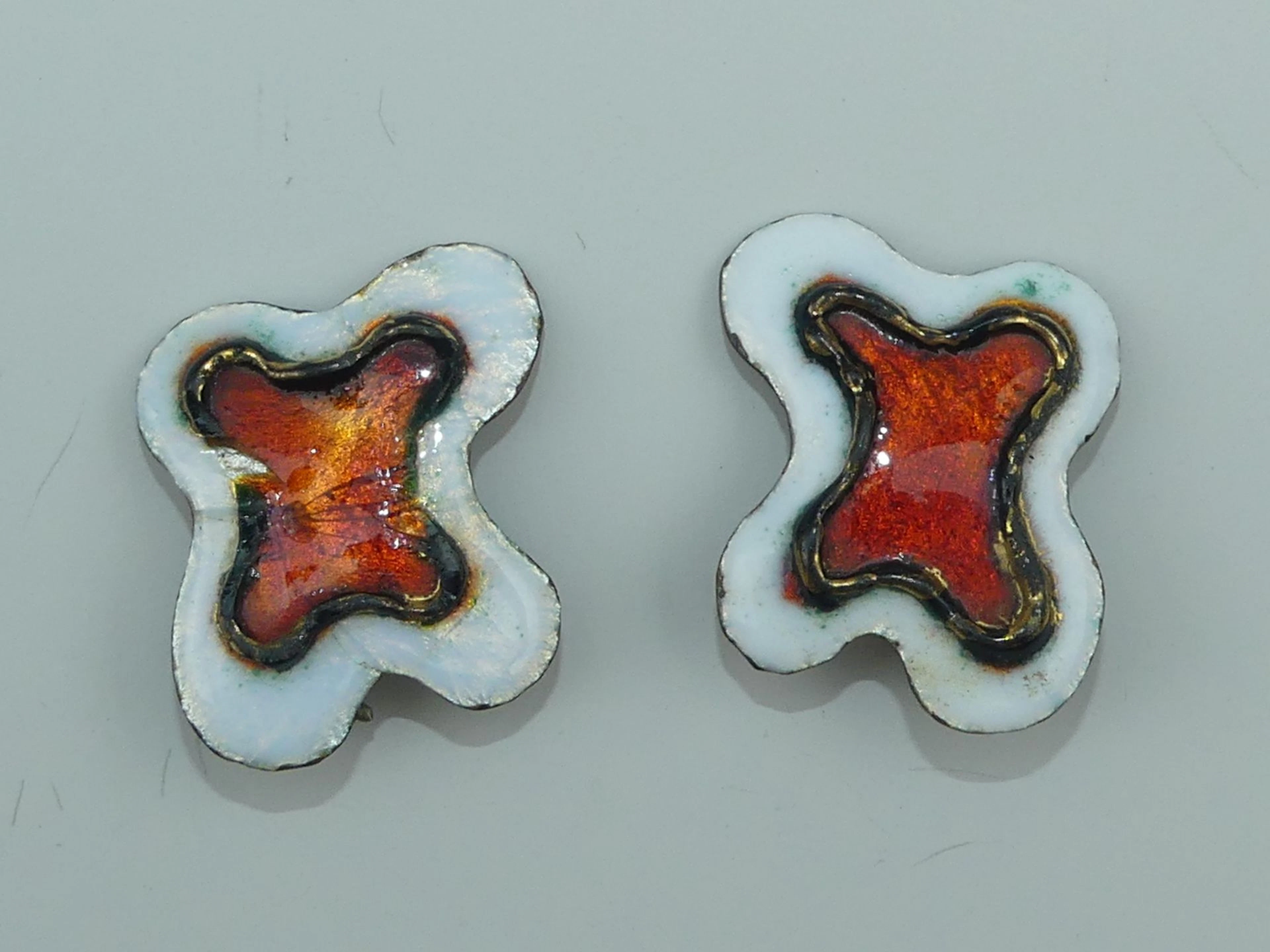 LIMOGES. Paire de boucles d'oreilles vintage en émail de Lim - Lot 413