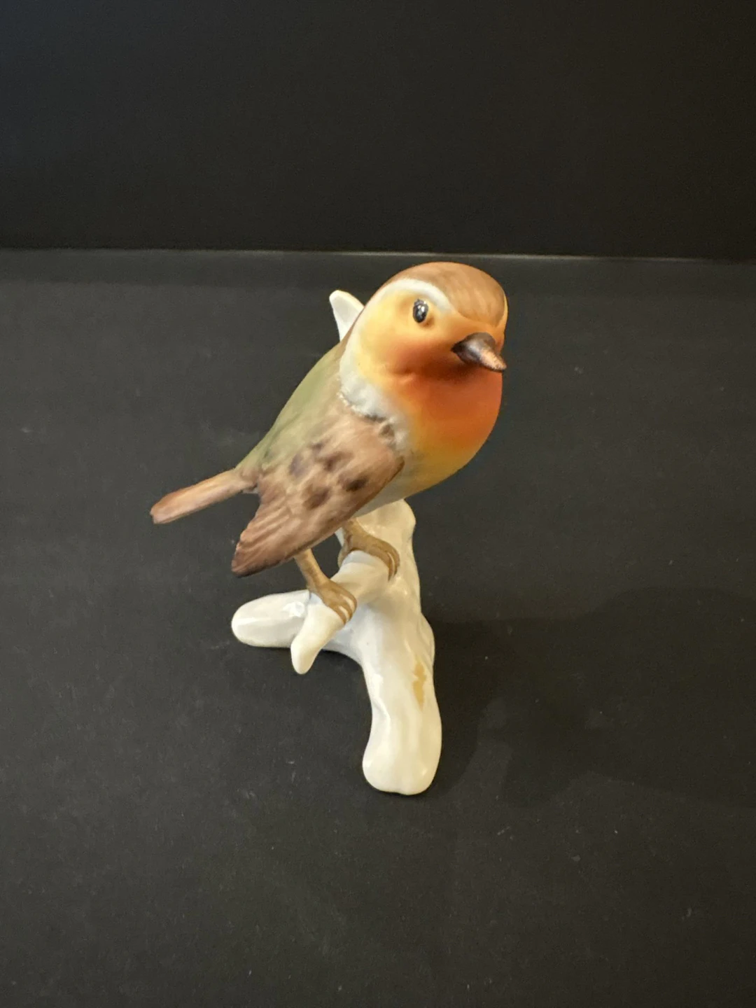 GOEBEL (Allemagne). Rouge-gorge en porcelaine polychrome (CV - Lot 313